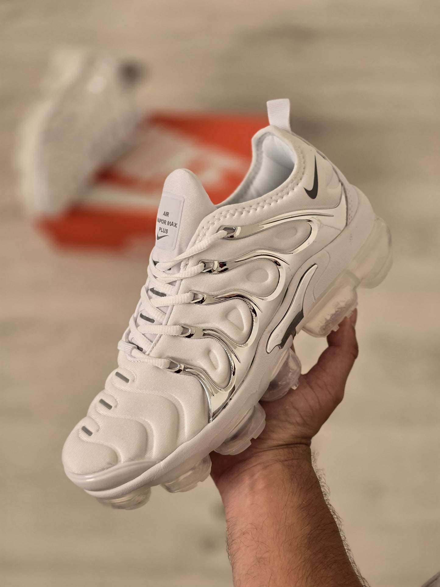 Vapormax plus blanca laterales plata