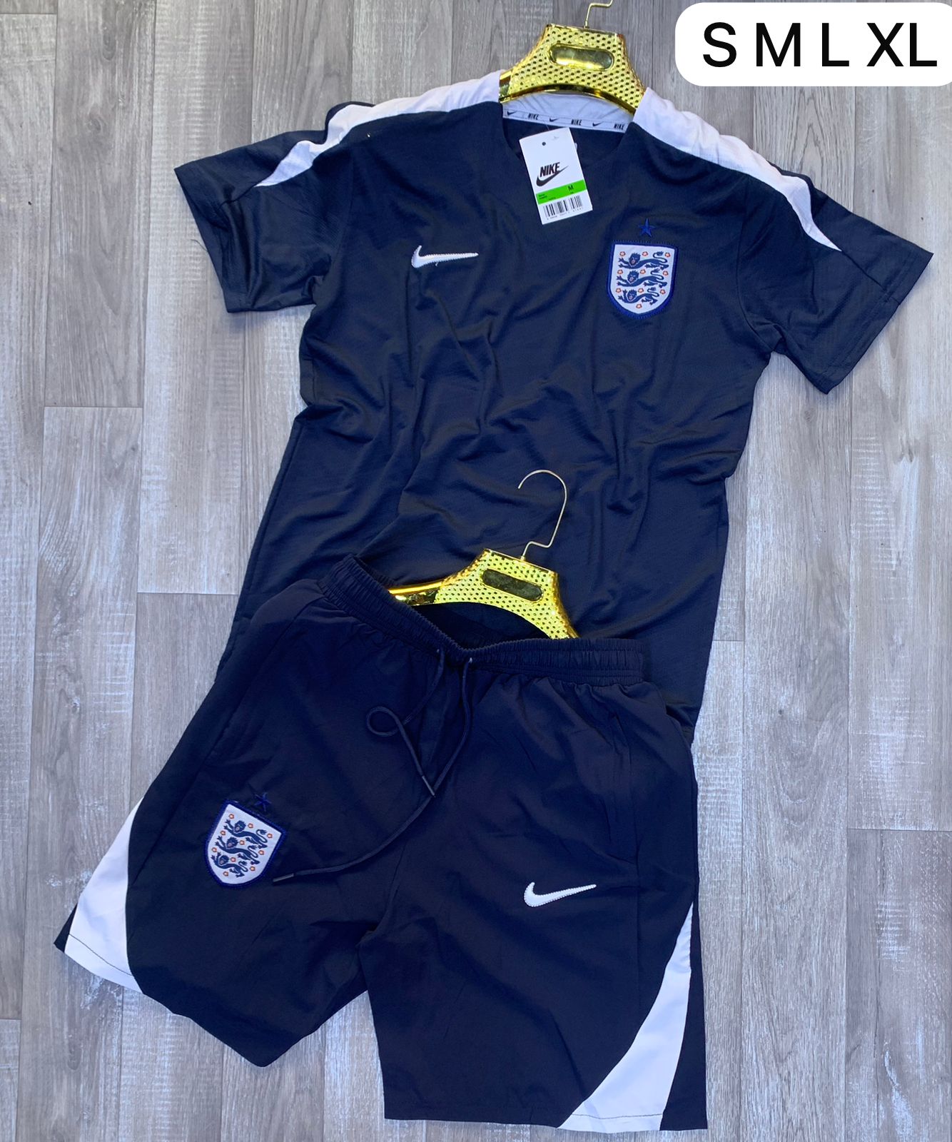 Conjunto Inglaterra azul marino logo blanco