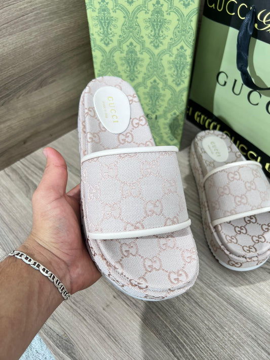 Chancla Gucci mujer terciopelo blanco logo marron detalles blanco