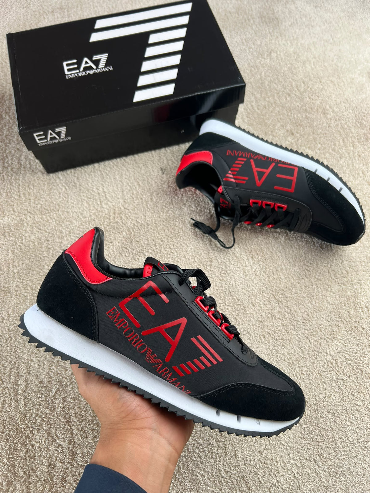 Armani negras logo rojo grande