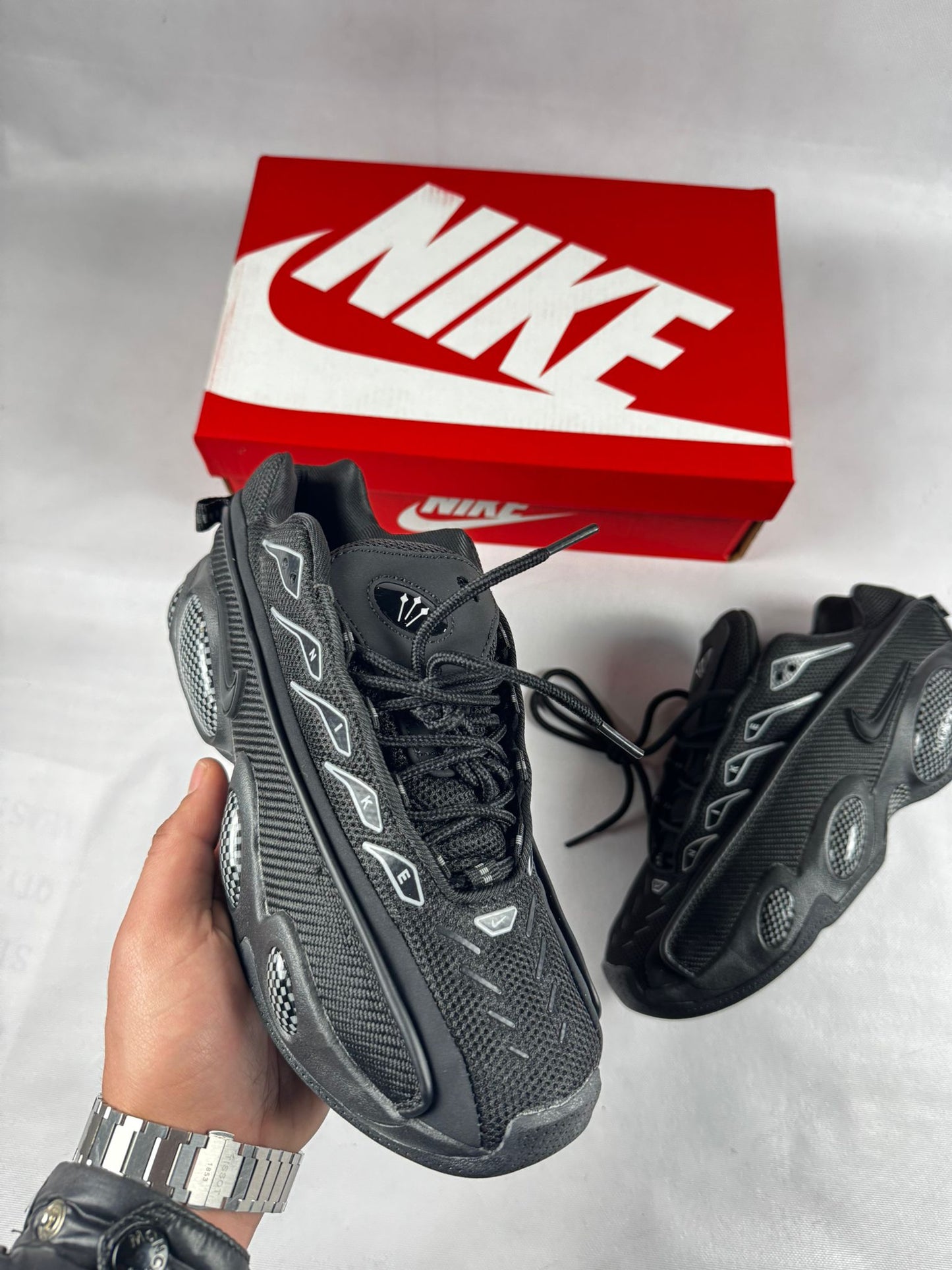 Nike nocta negras logo blanco y negro