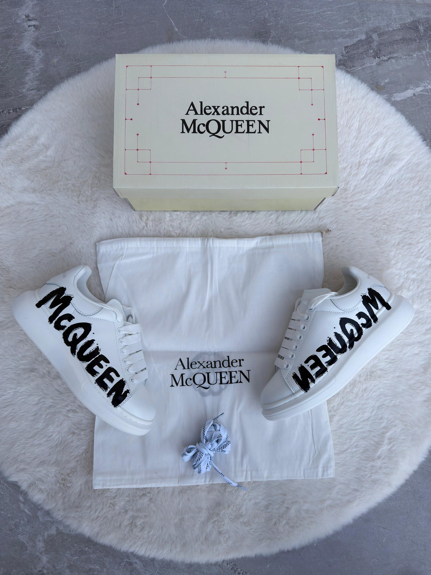 Alexander mcqueen blancas logo negro
