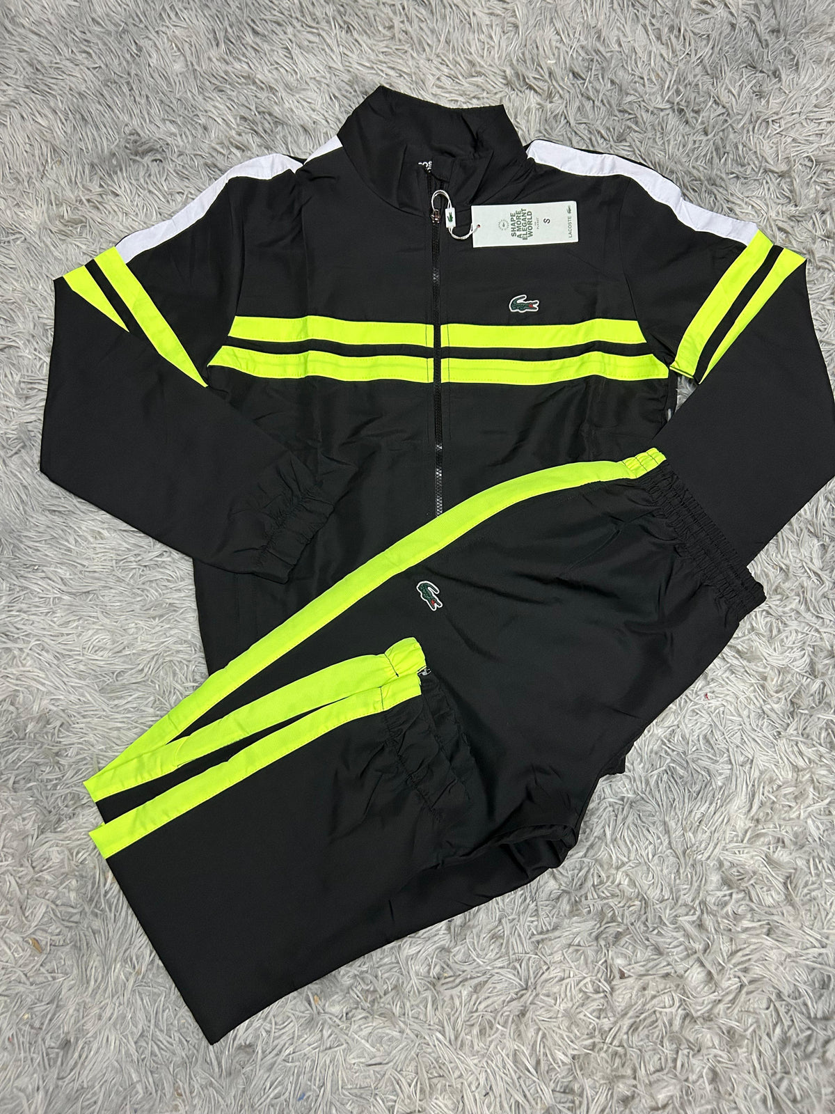 Chandal lacoste negro logo verde detalles fluor y blancas