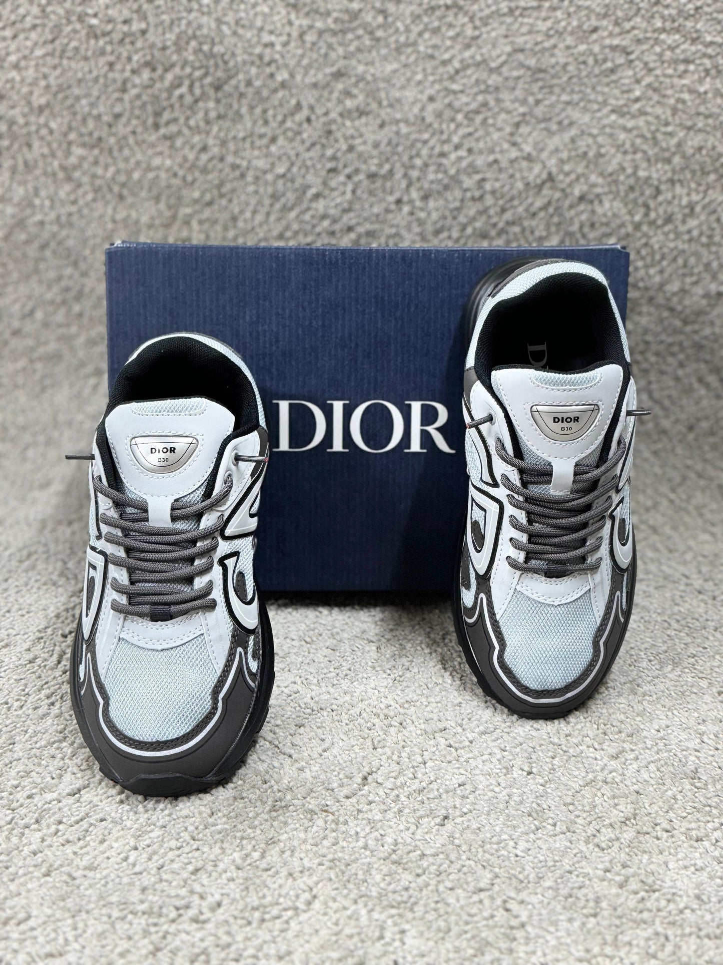 Dior b30 grises y negras logo gris detalles negros