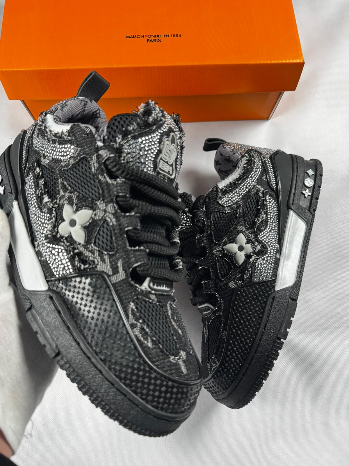 LV skate negras y grises piedras brillantes