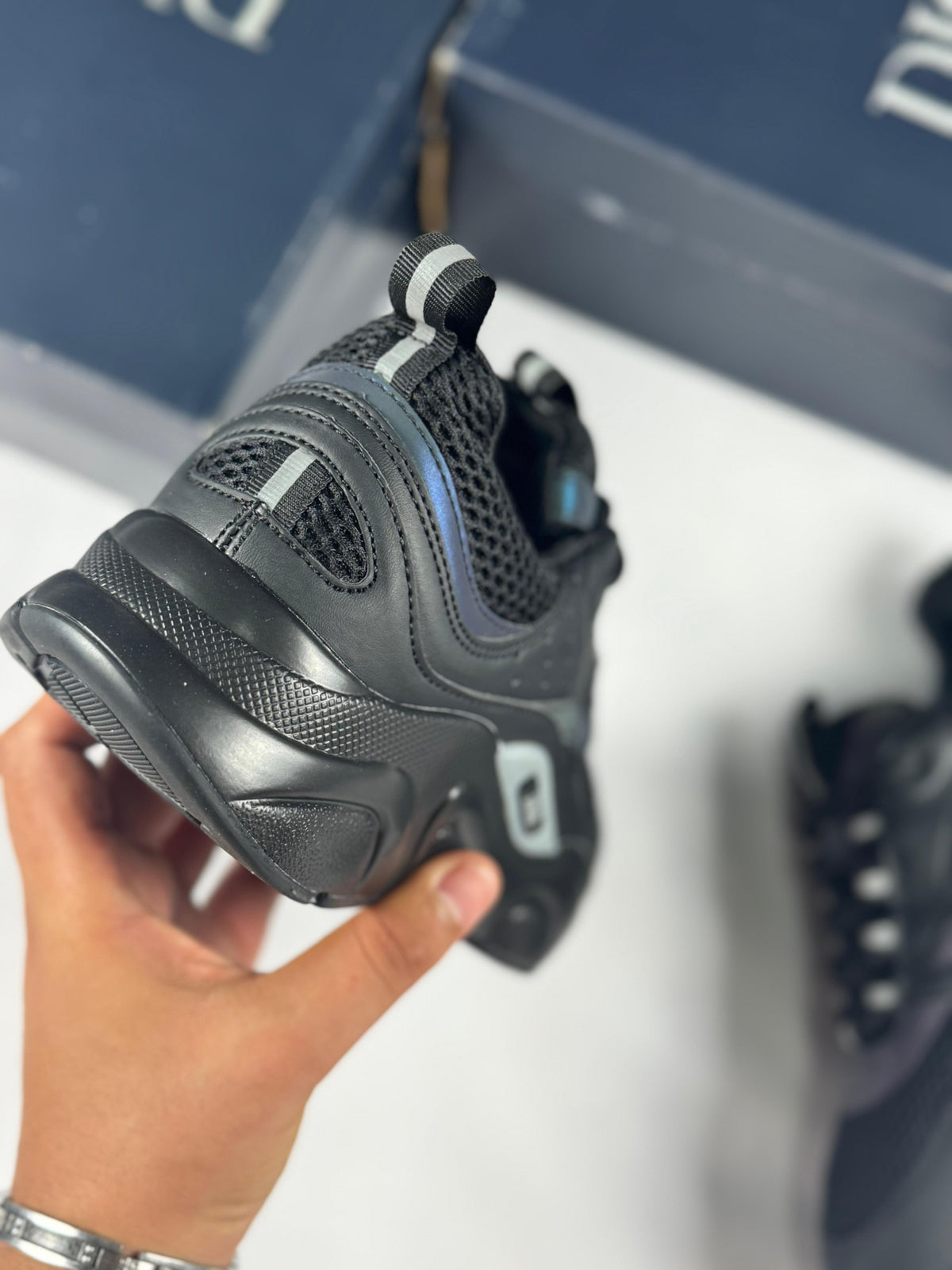 Dior b22 negras logo multicolor