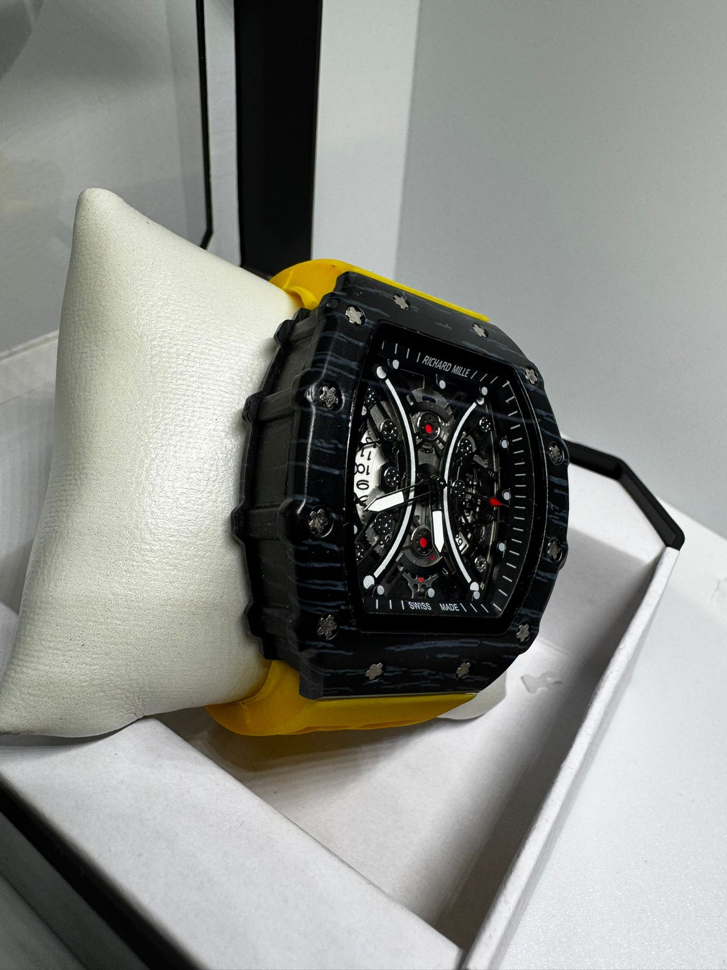 RELOJ RICHARD MILLE NEGRO Y AMARILLO