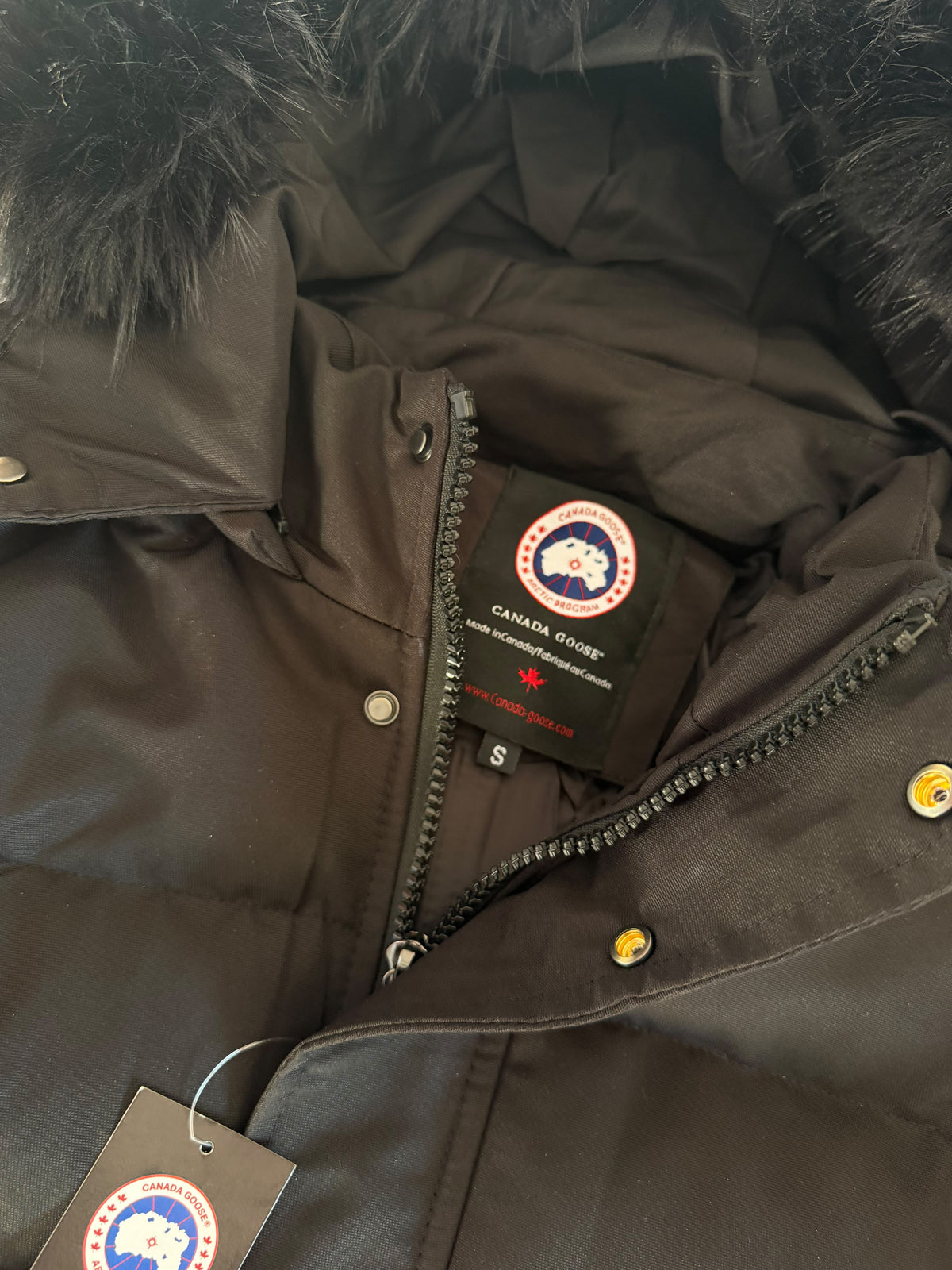 CHAQUETA Canada Goose con pelo negra