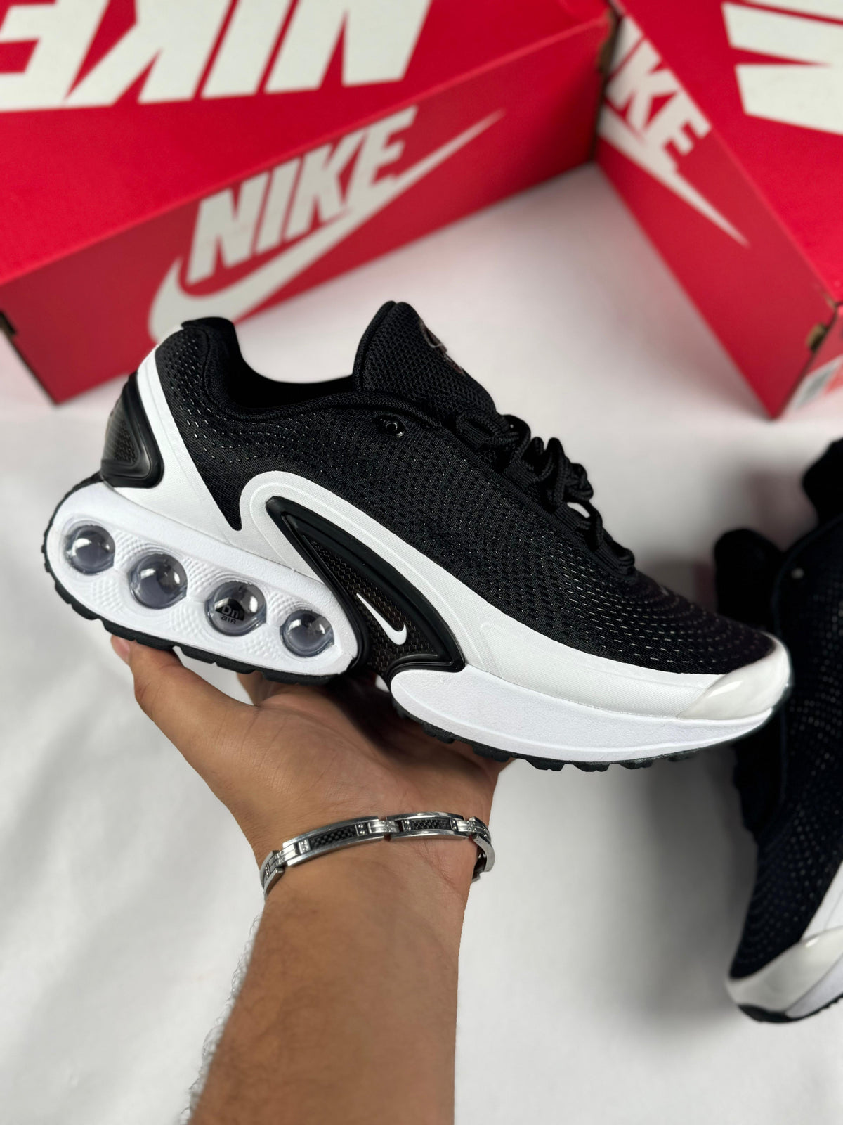 Nike TN DN negras y blancas