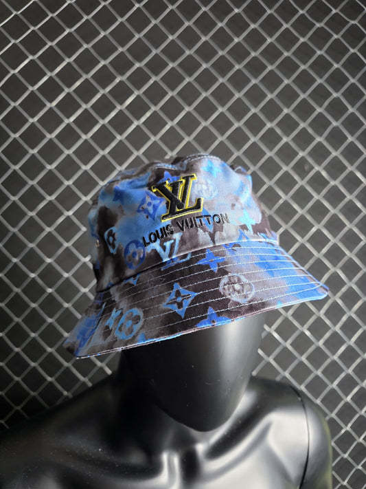 Gorro LV negro y azul logo negro detalles amarillos