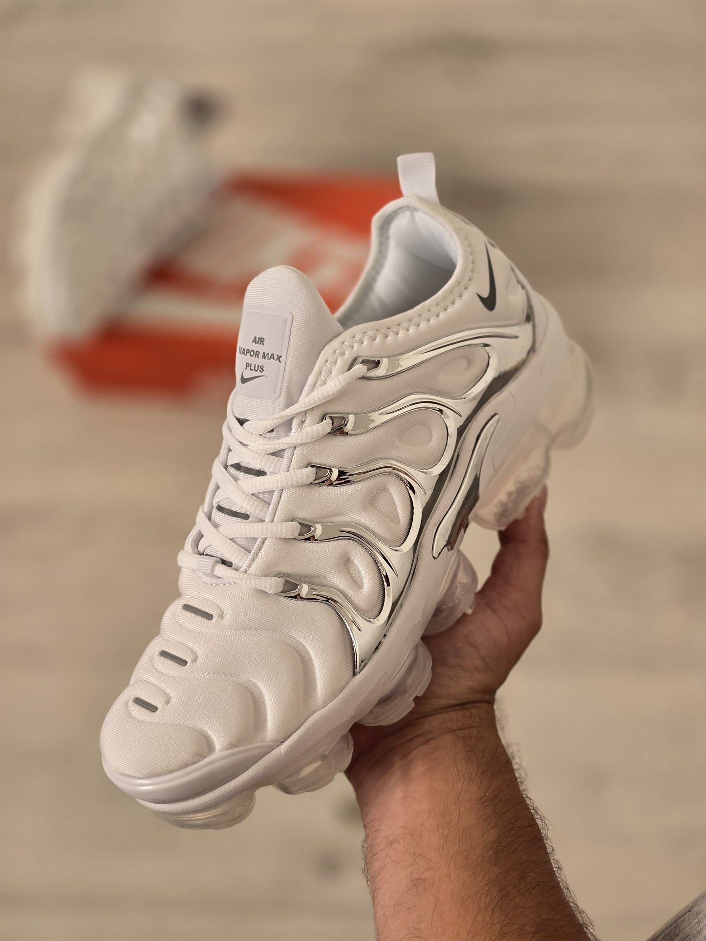 Vapormax plus blanca laterales plata