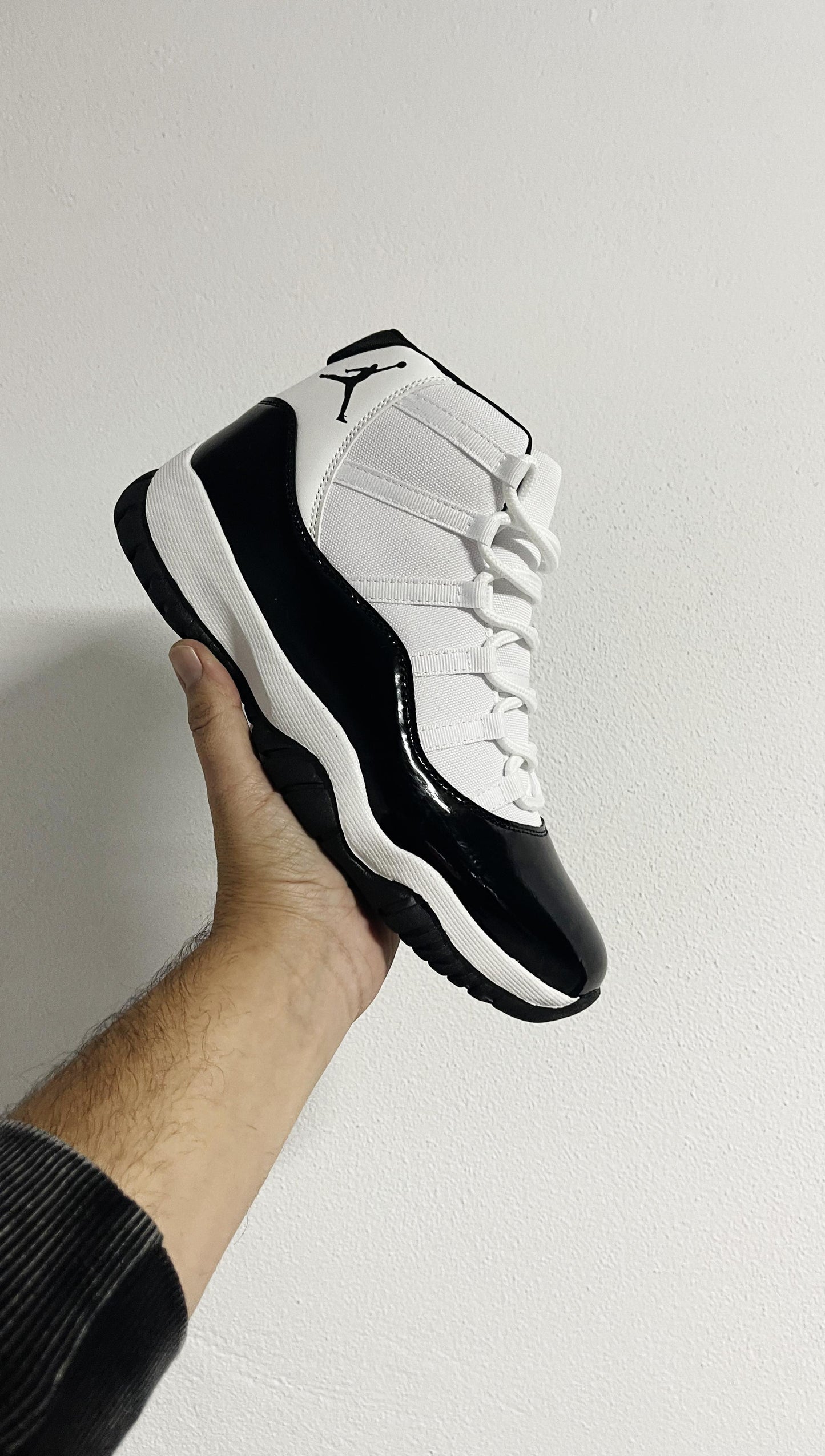 JORDAN 11 NEGRA BLANCA