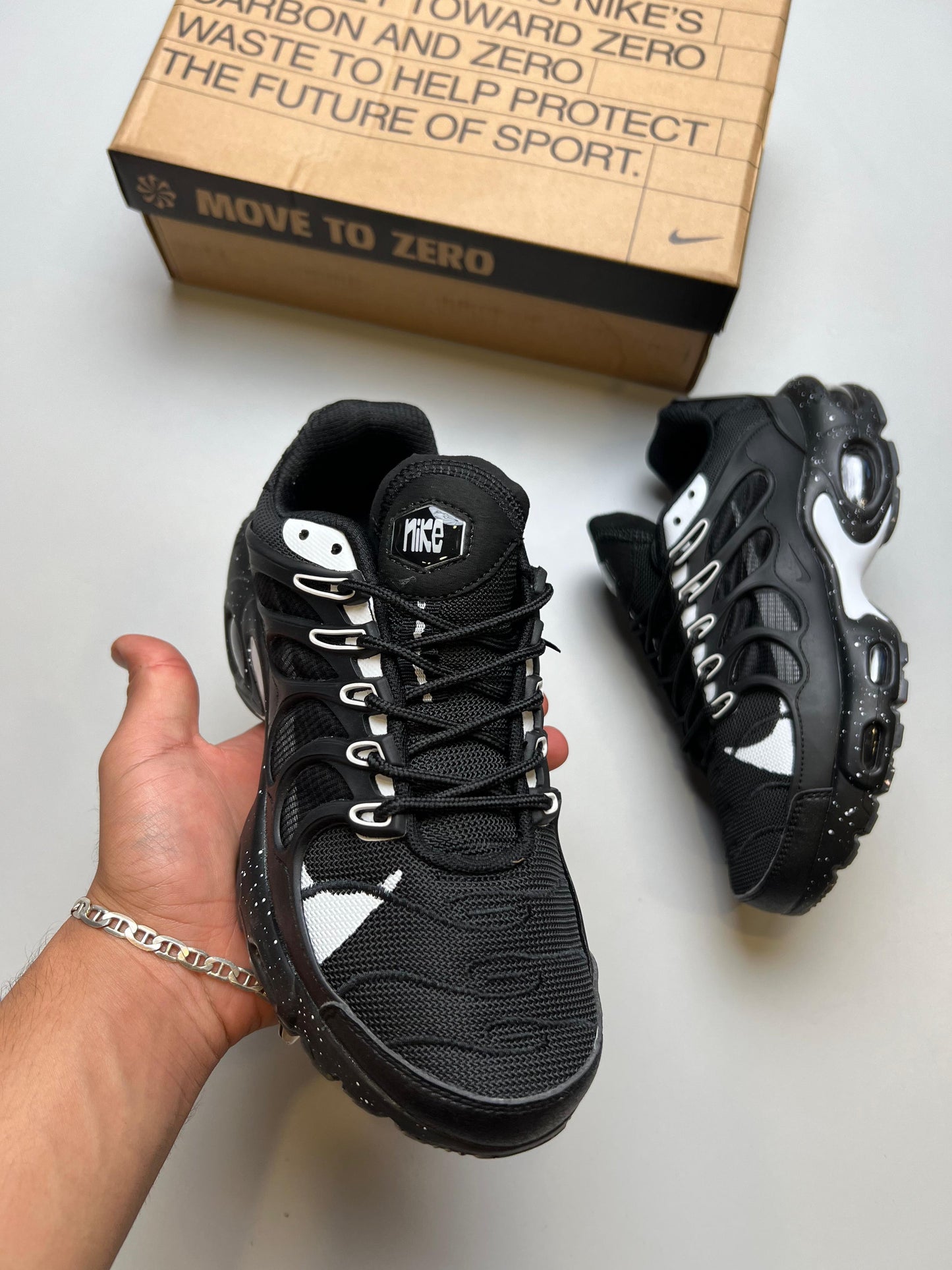 Nike ts negras logo blanco