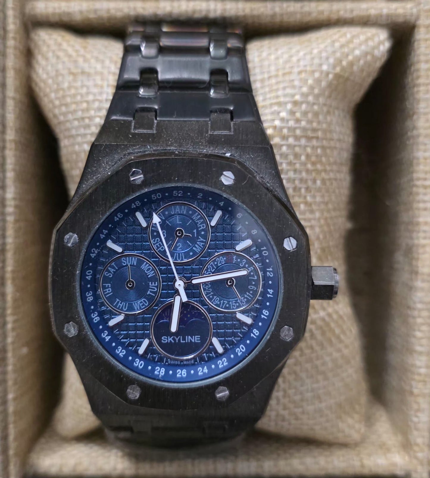 Reloj skyline negro y azul detalles blancos