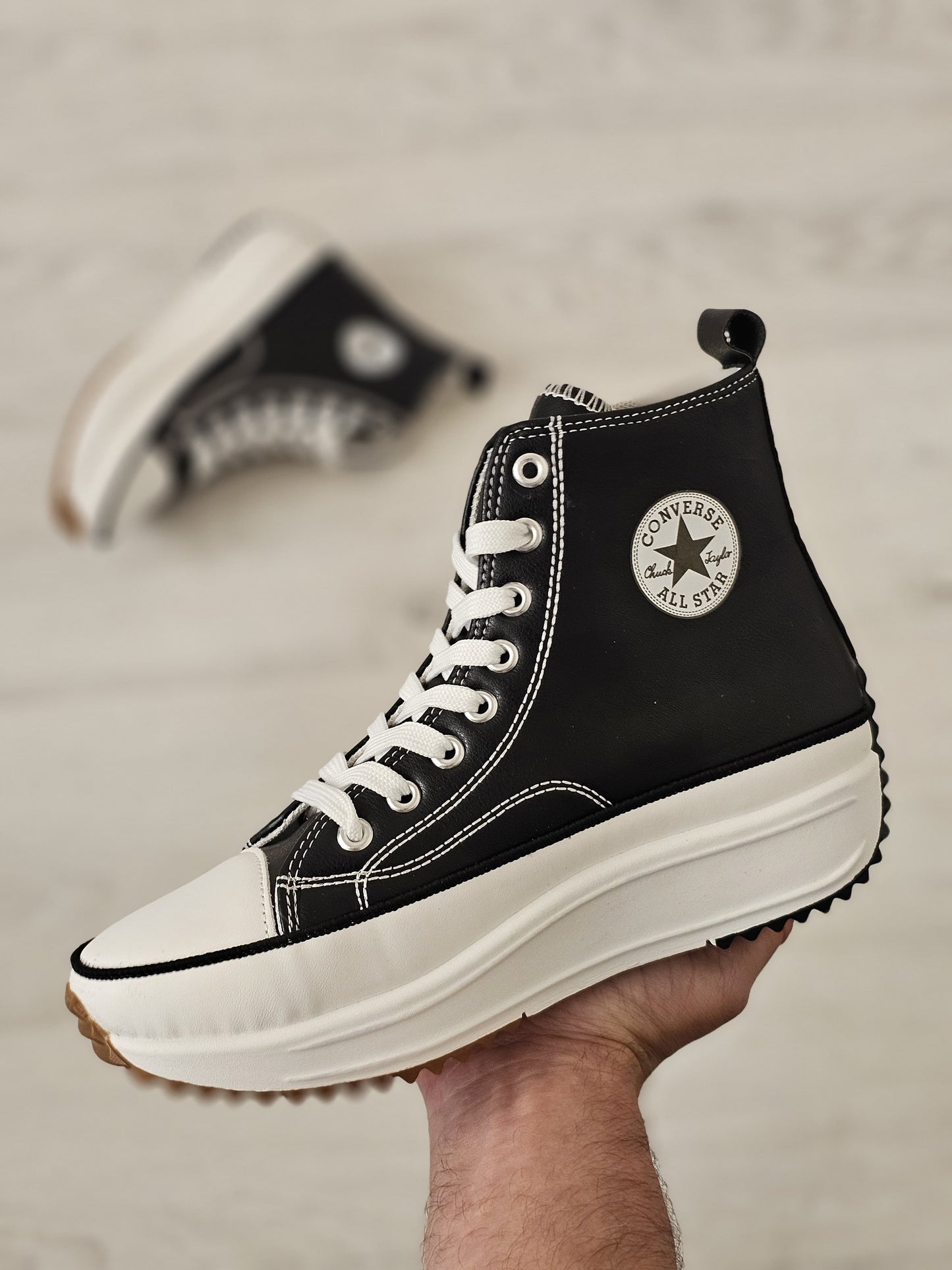 Convers run negra polipiel