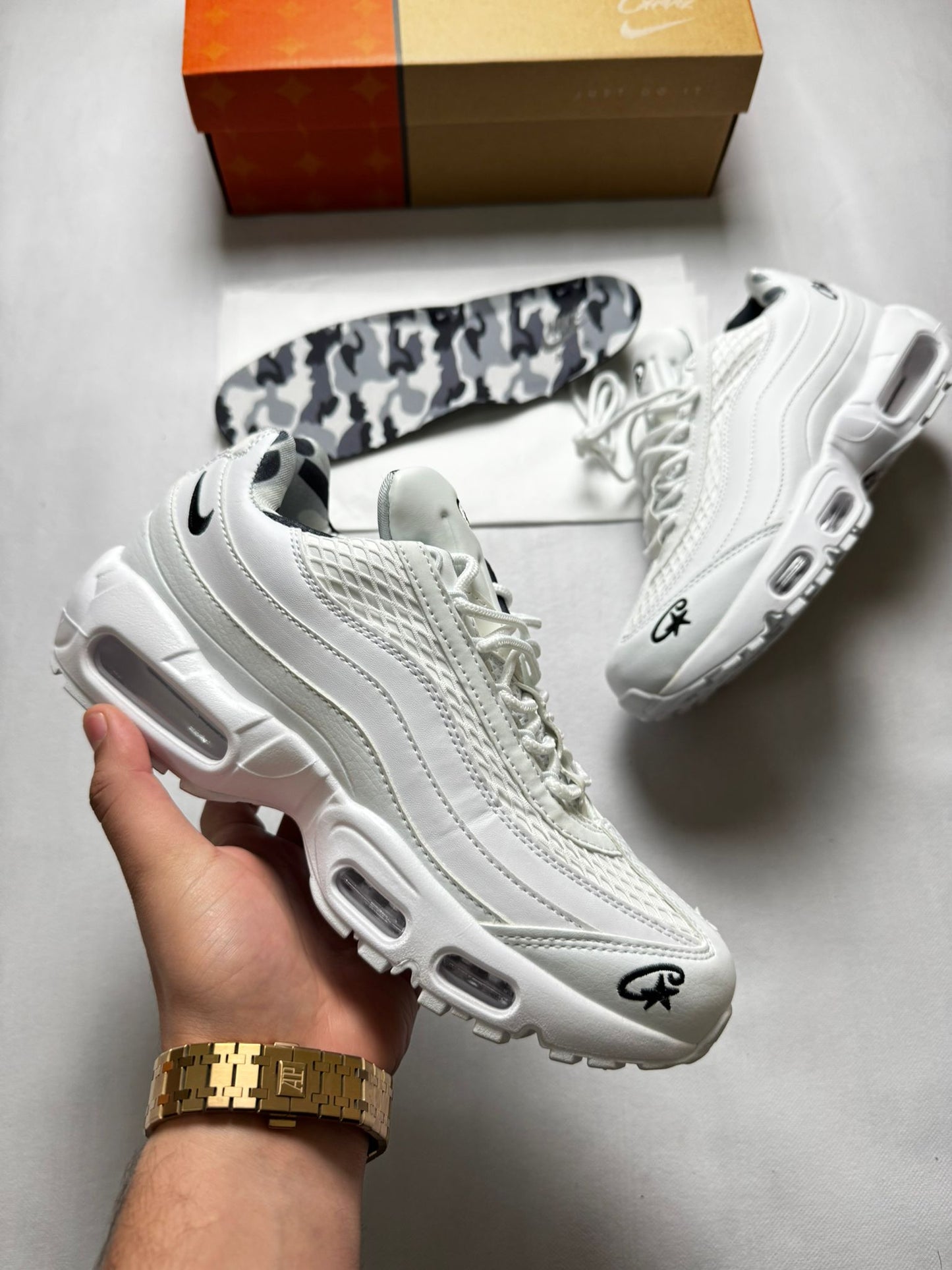 Air max 95 x Corteiz blancas logo negro