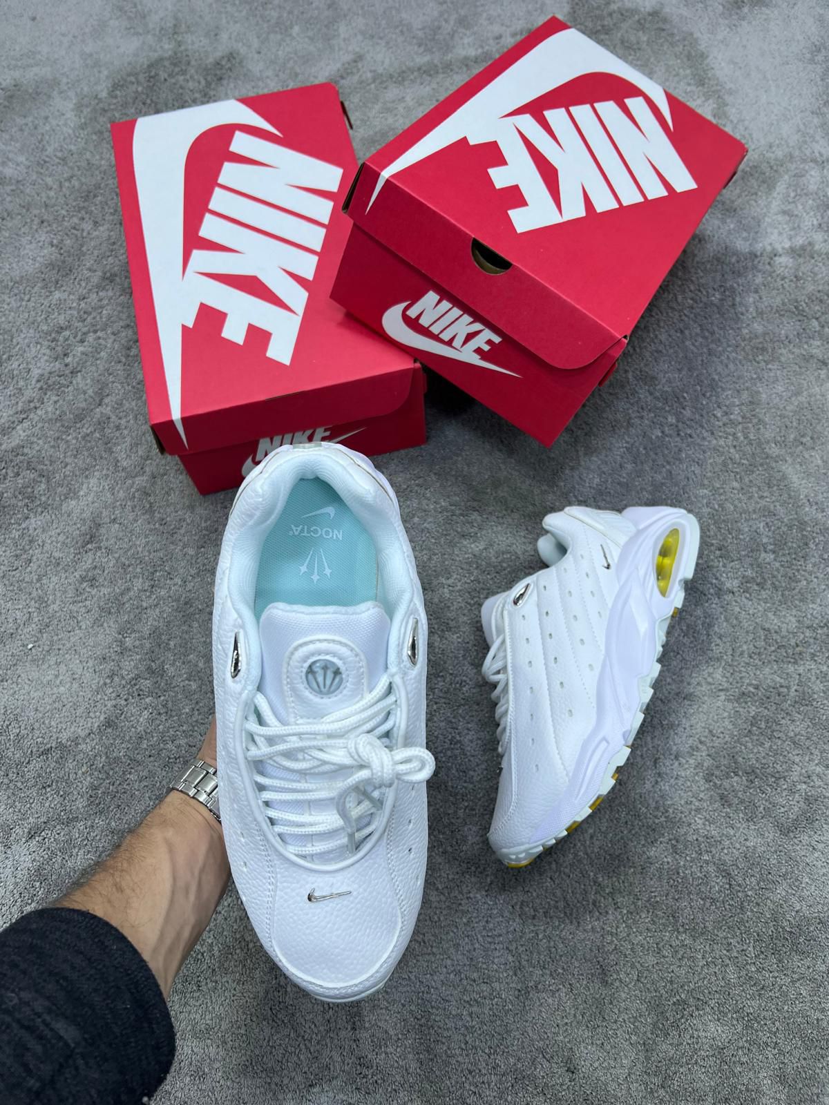 Nocta blanco logo plateado