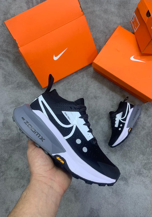Nike Zegama Trail 2 negras logo blanco detalles grises