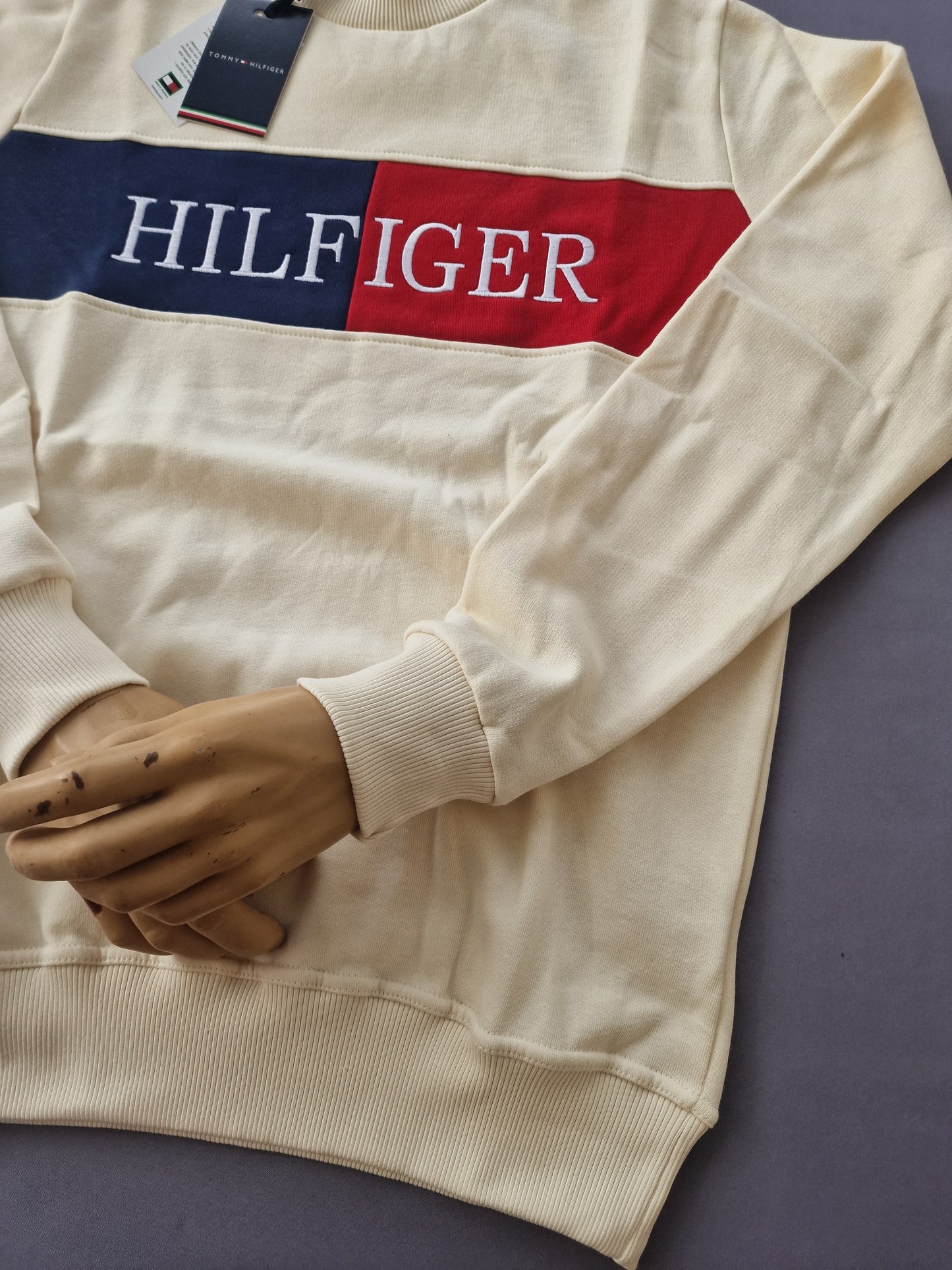 Sudadera Tommy Hilfiger G5 crema logo blanco