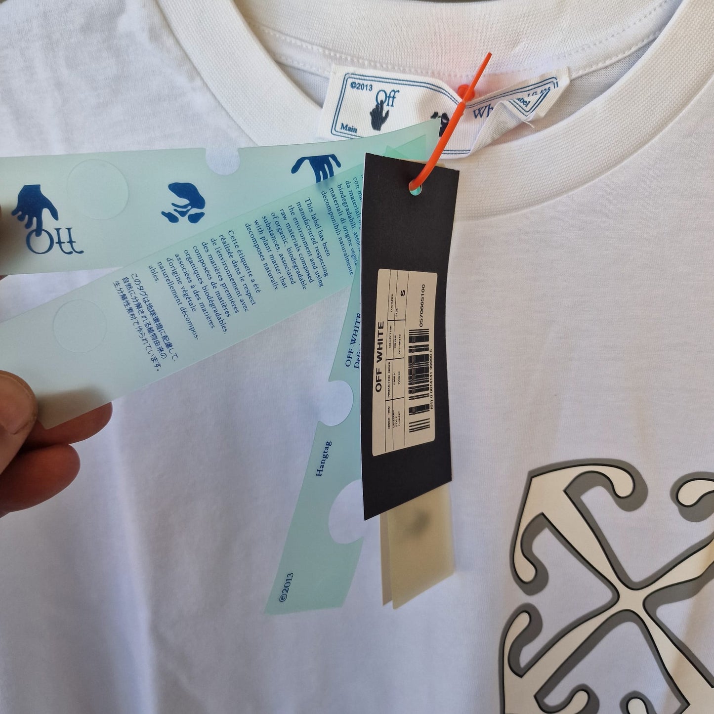 Camiseta off white blanca logo crema grande