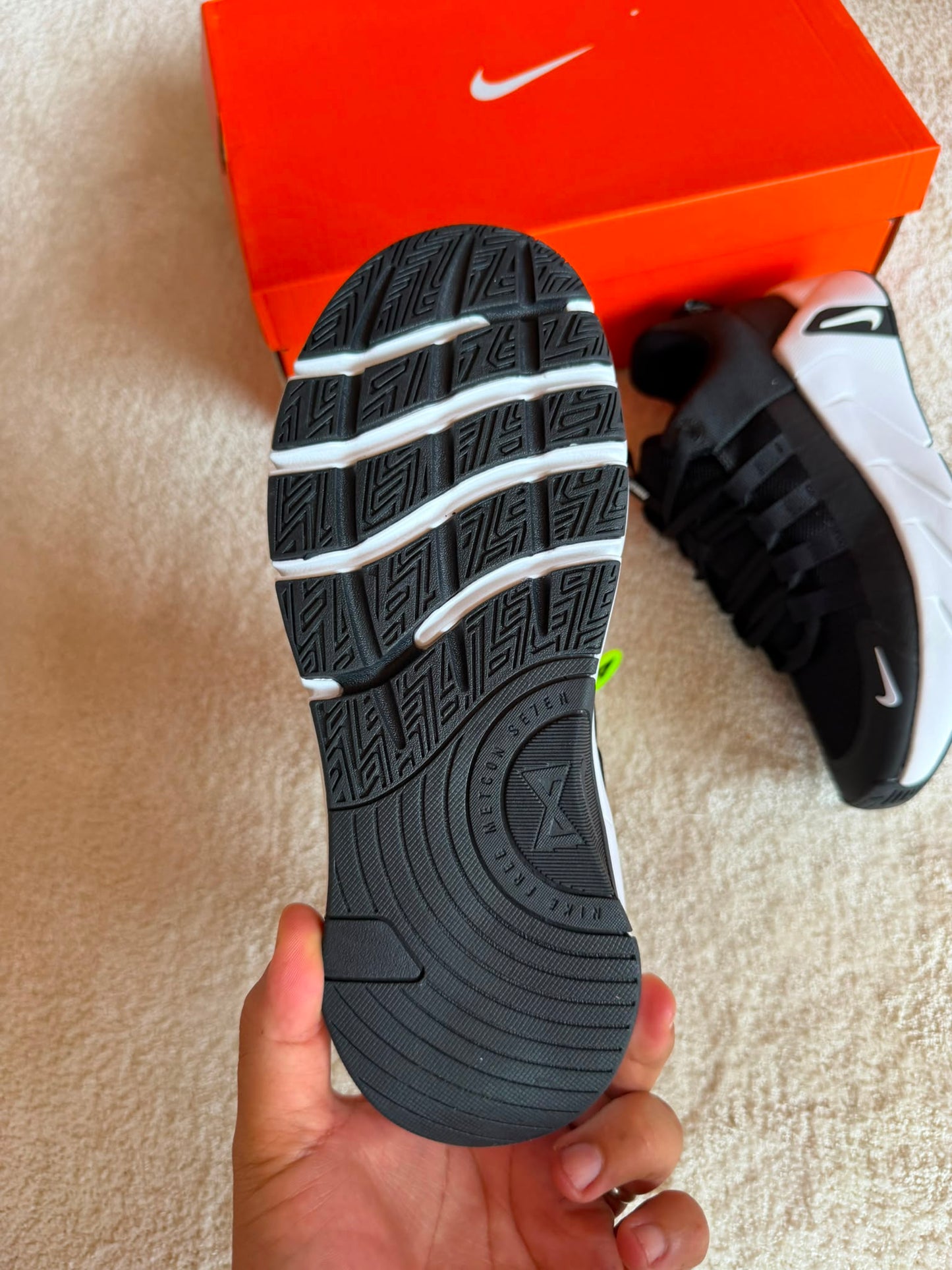 Nike Free Metcon 7 negro logo blanco