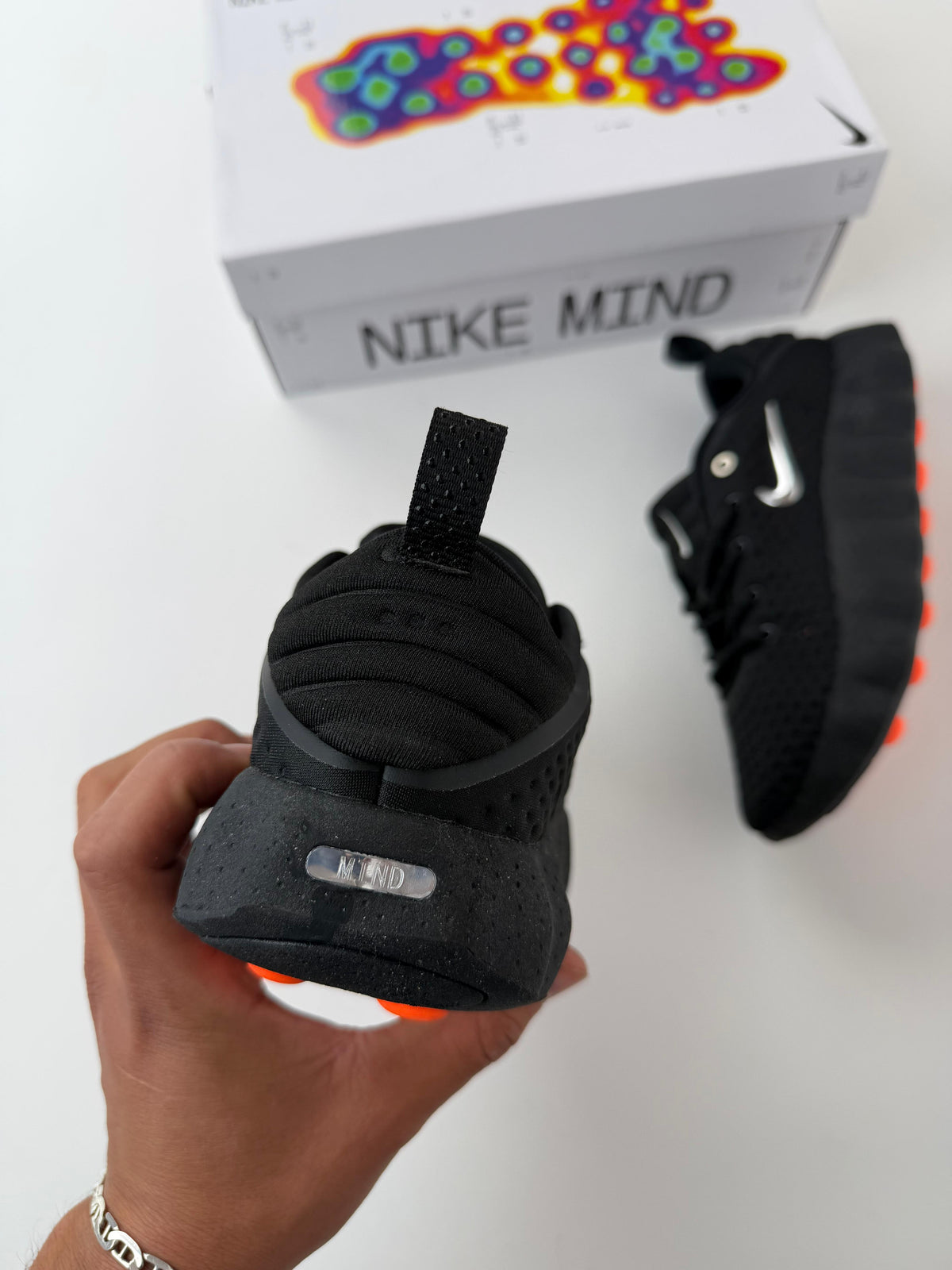 Zapatillas Nike mind negras logo plateado