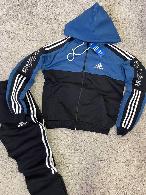 CHANDAL ADIDAS NEGRO Y AZUL MARINO LOGO BLANCO