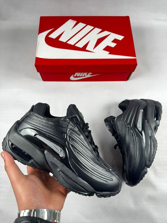 Nike nocta negra detalles suela