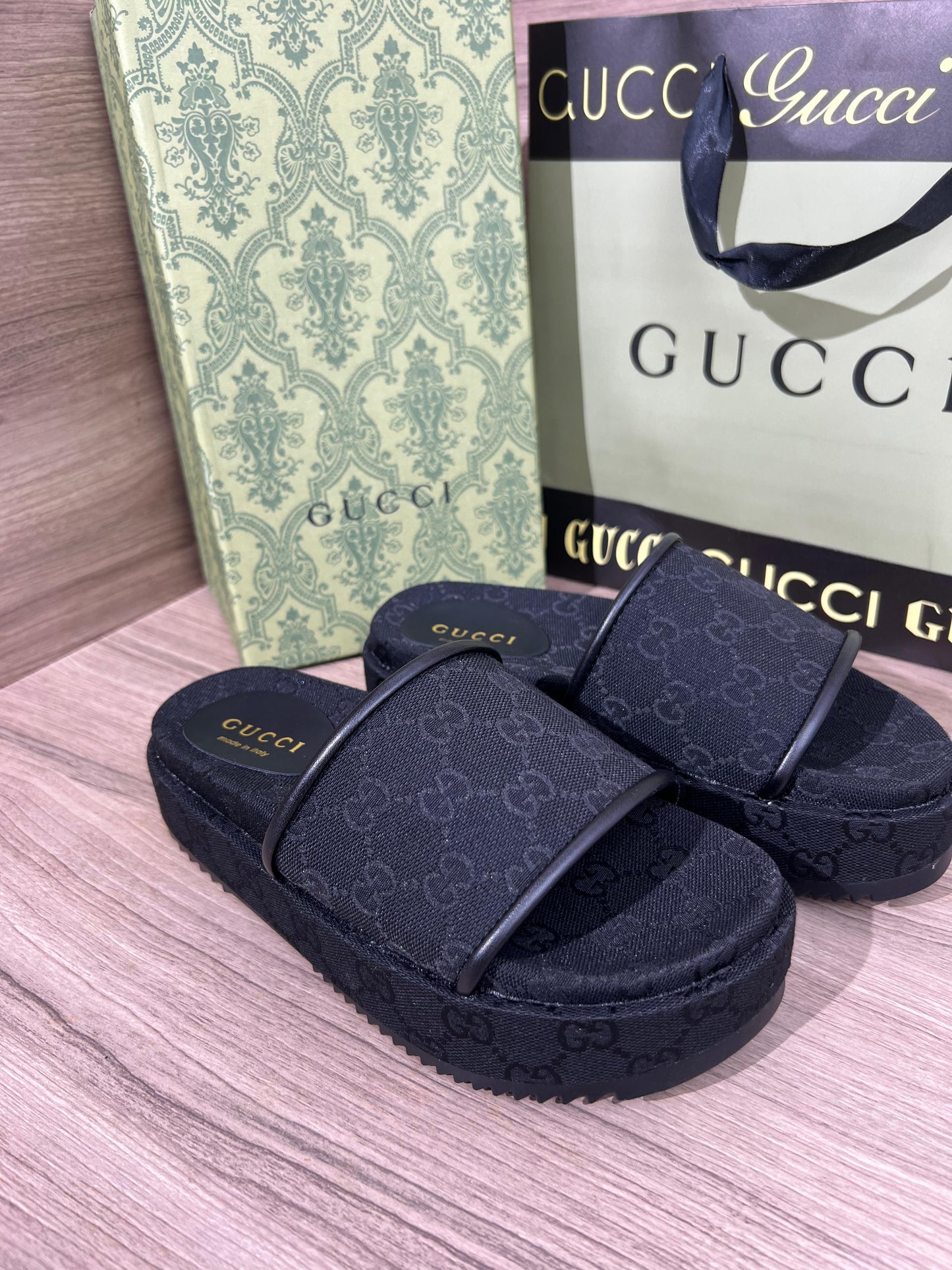 Chancla Gucci mujer terciopelo negro