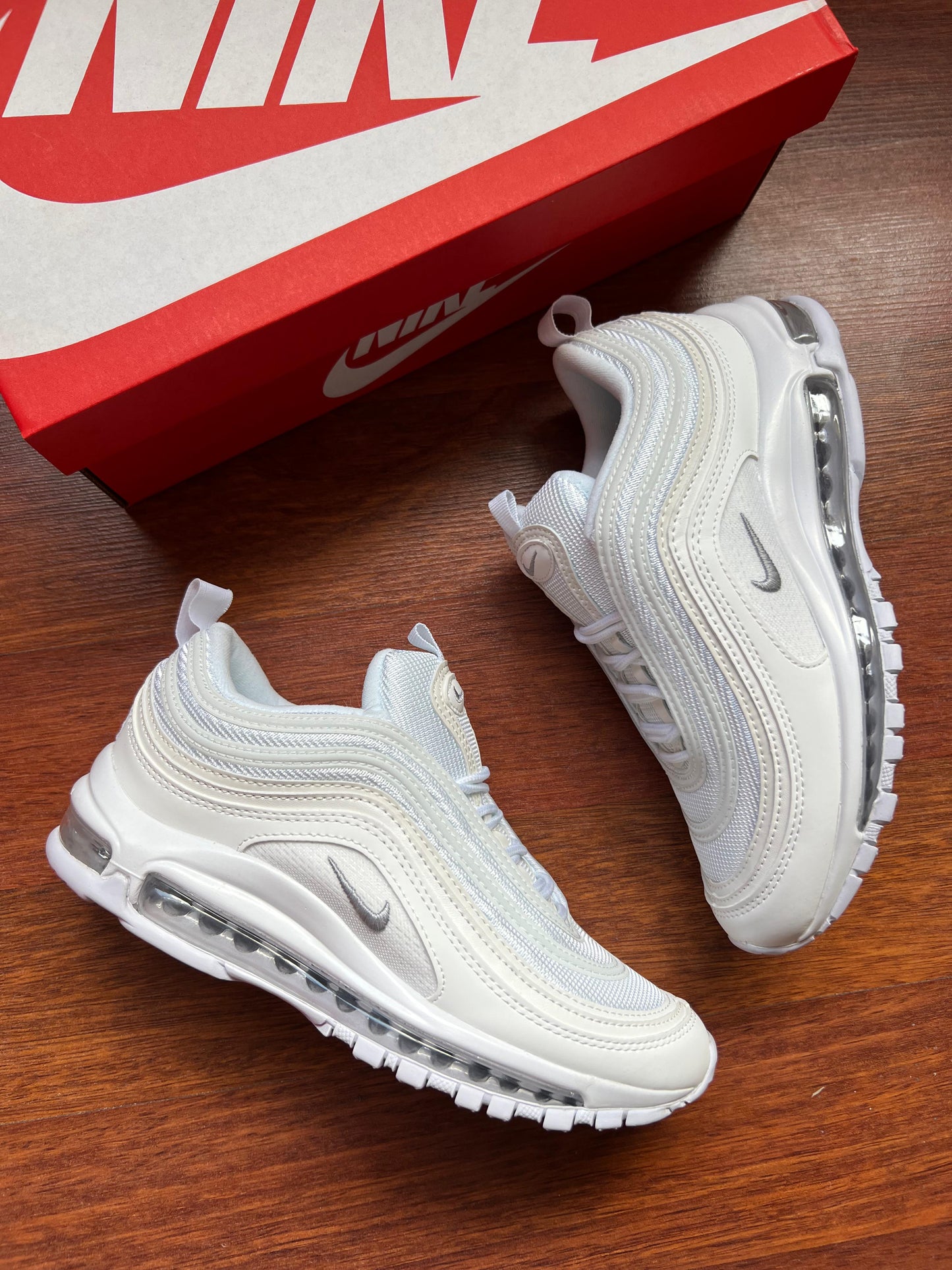 Air Max 97 blancas logo gris
