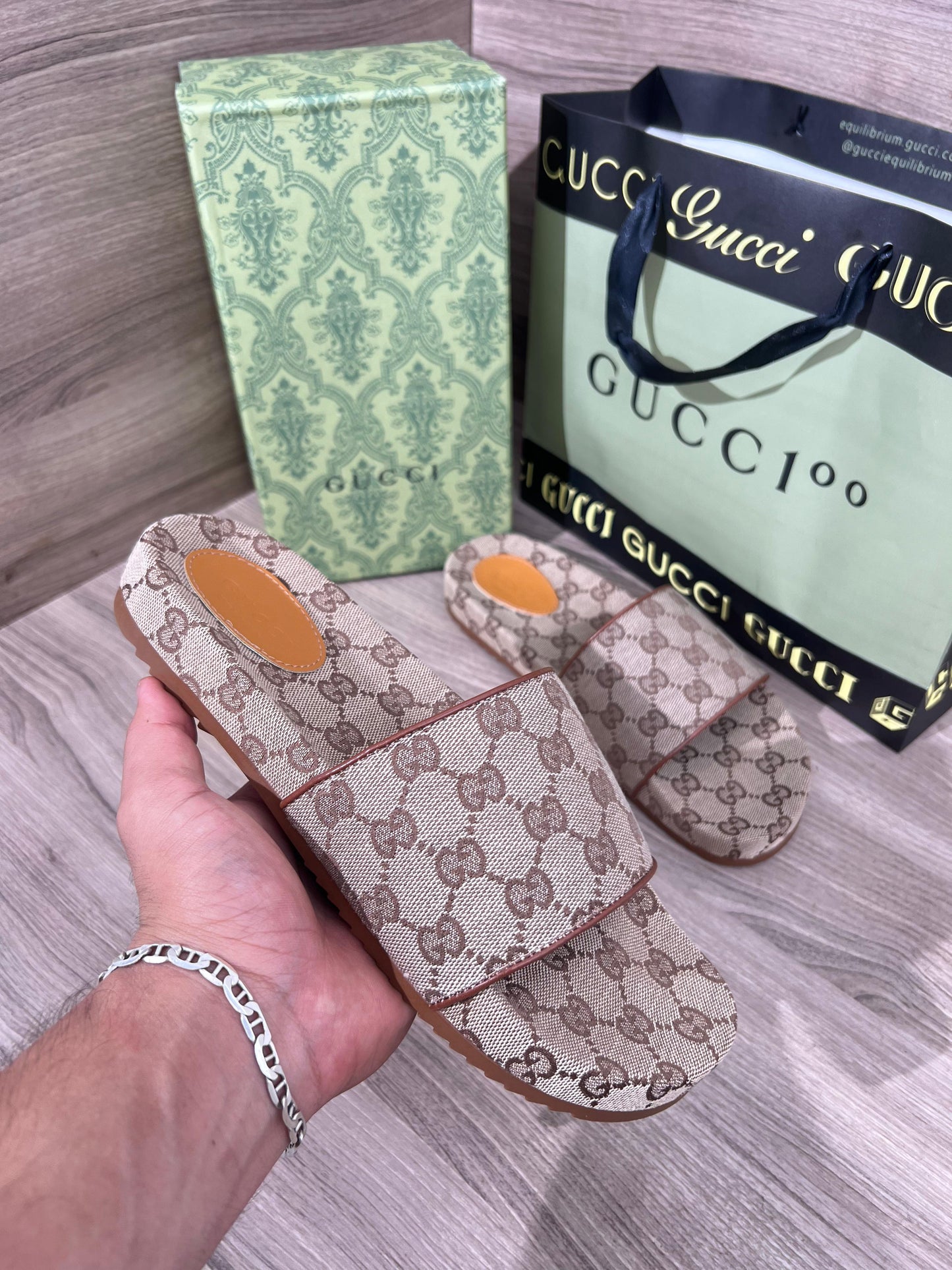 Chancla Gucci marron logo marron detalles marrones