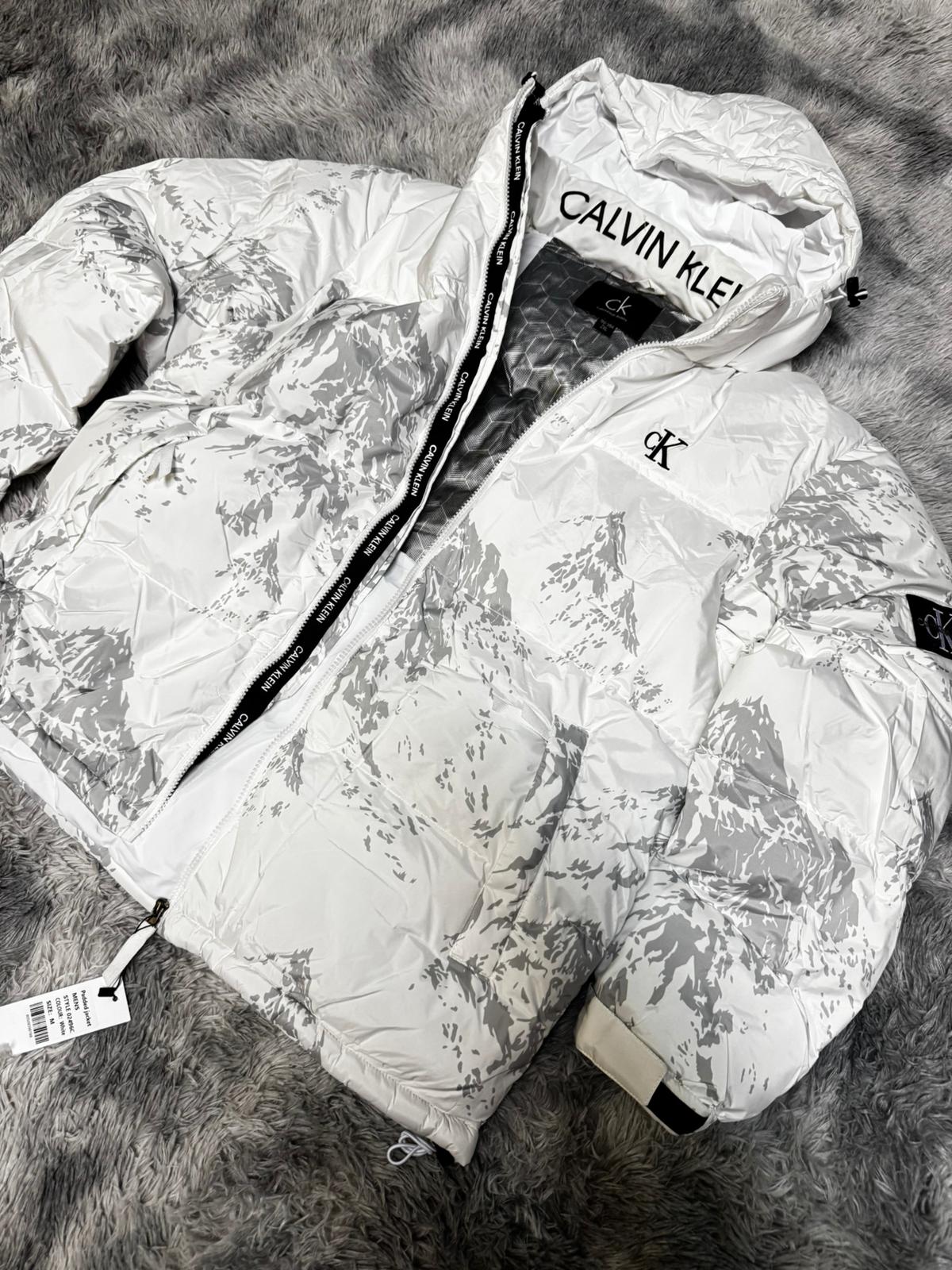 Chaqueta calvin klein blanca logo negro