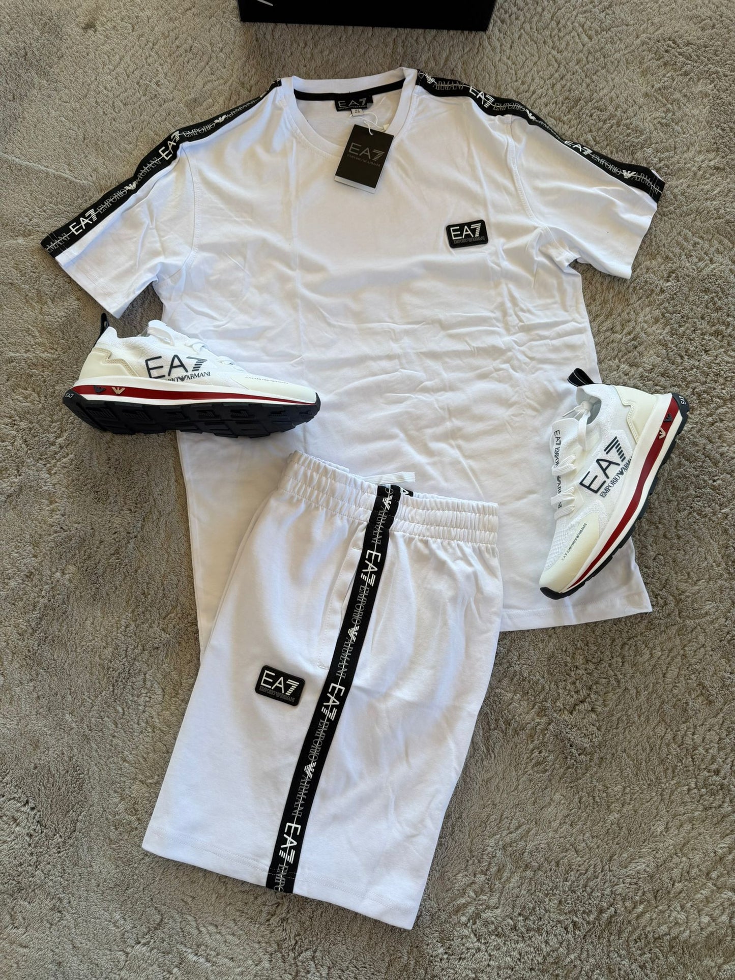 Conjunto corto armani blanco logo negro detalles negros