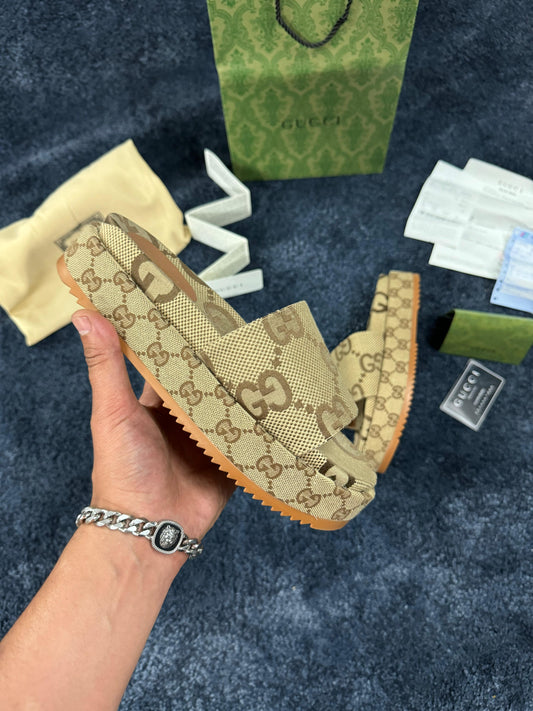 Chanclas gucci beige logos marrones