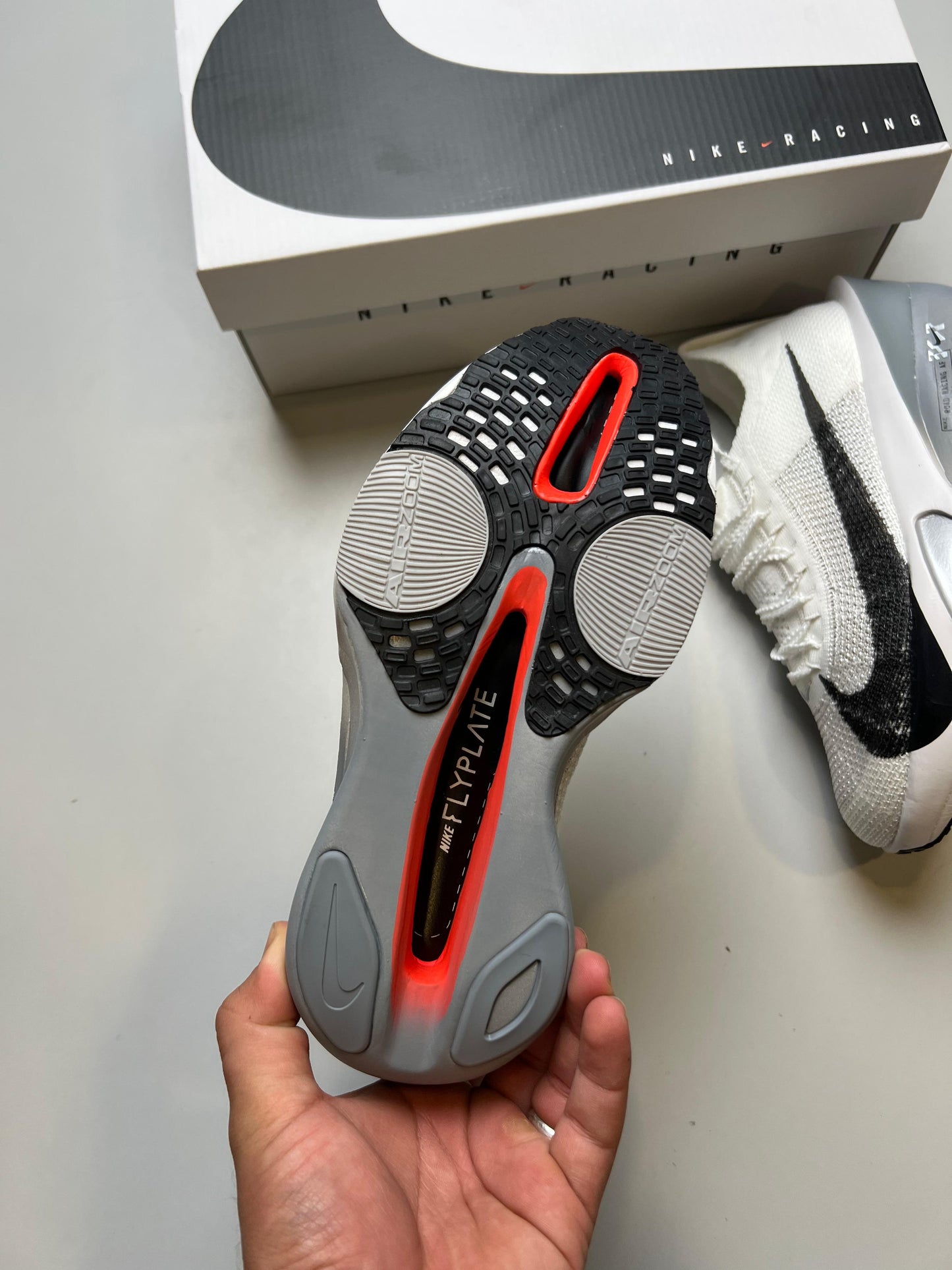 NIKE AIR ZOOM ALPHAFLY NEXT % blanco logo negro detalles grises
