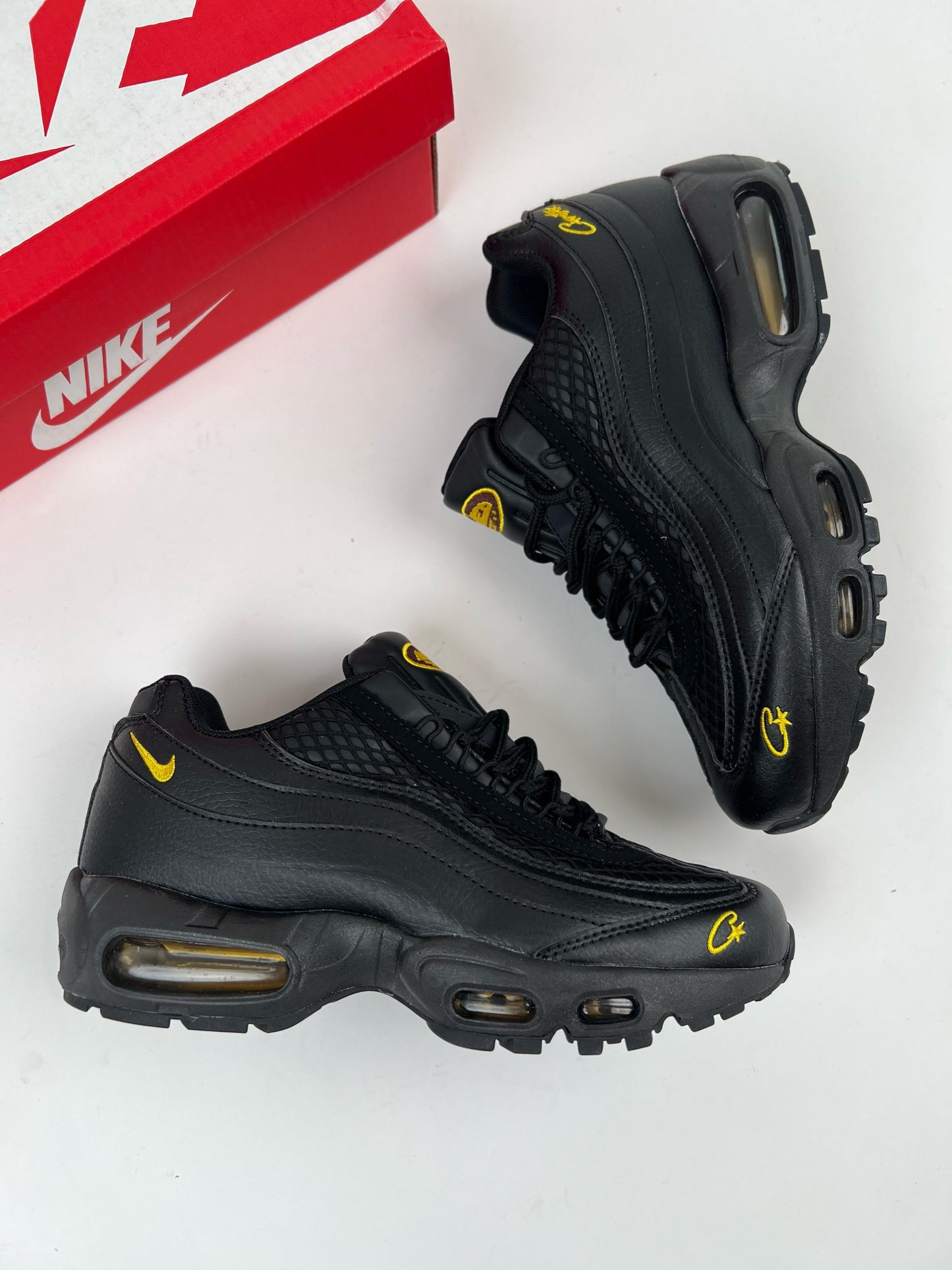 Air max 95 negras x Corteiz logo amarilla