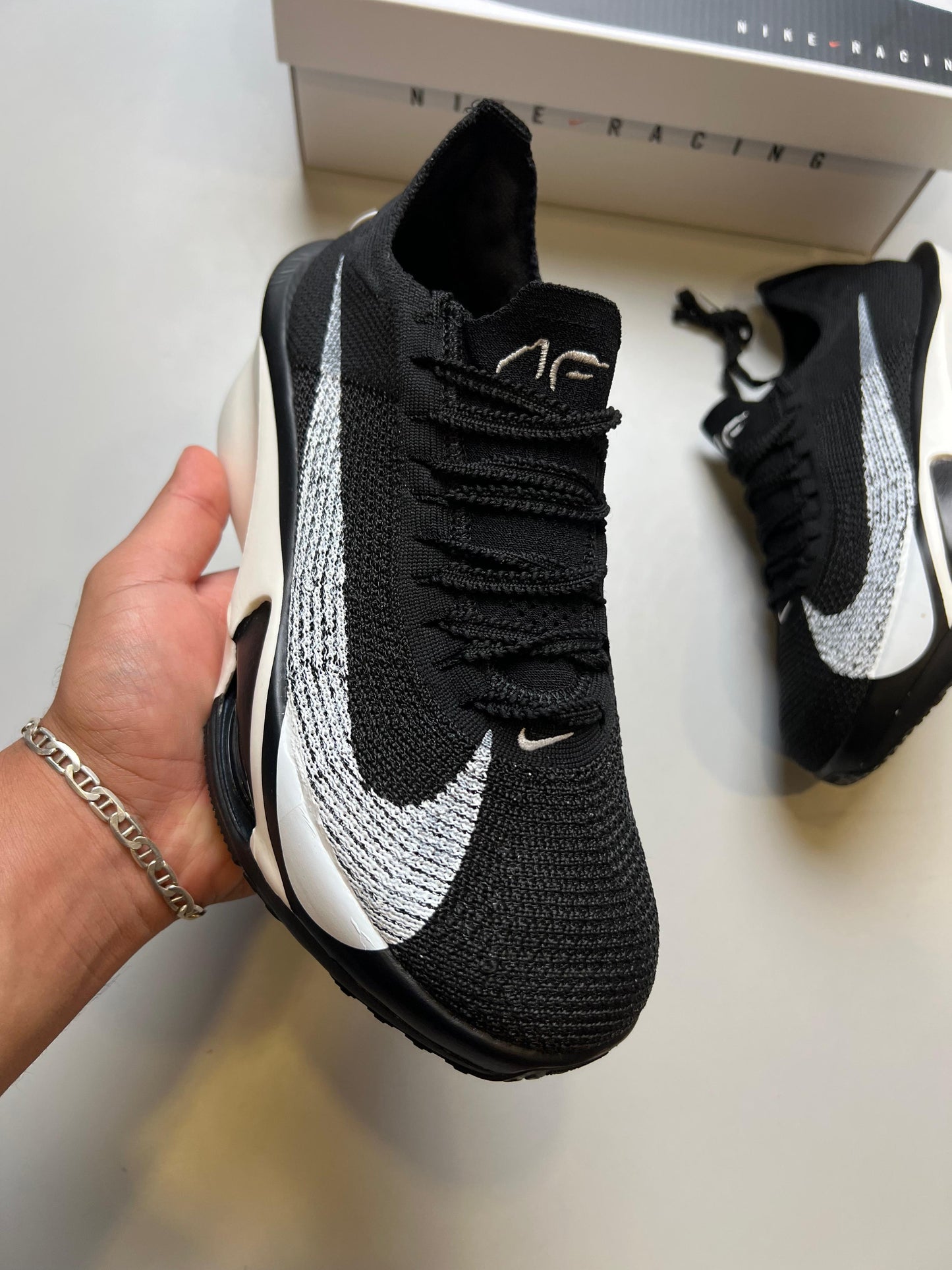 NIKE AIR ZOOM ALPHAFLY NEXT % negro logo blanco