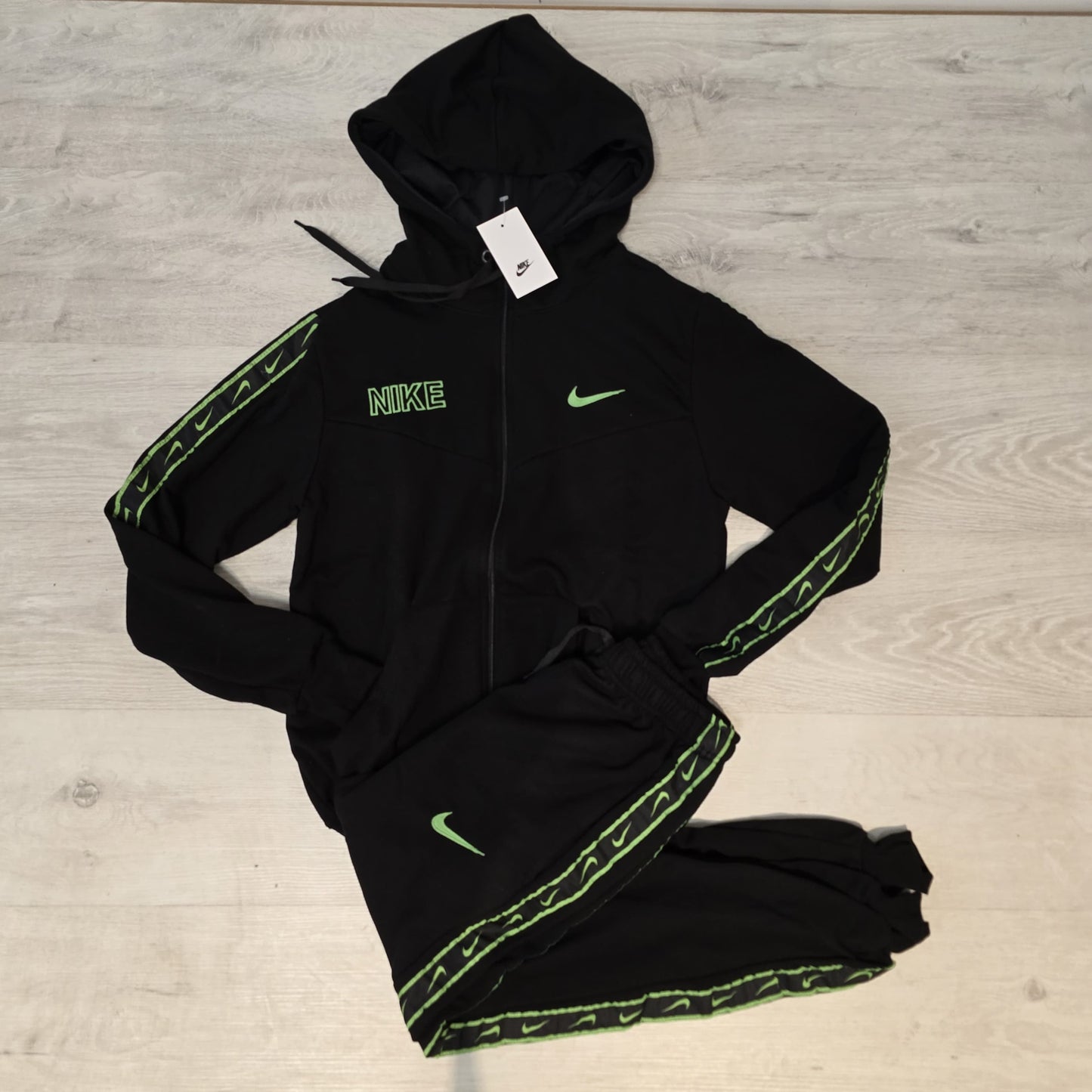 Chandals nike negro verde logos laterales