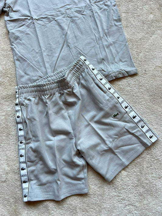 Conjunto corto lacoste gris logo verde detalles blancos