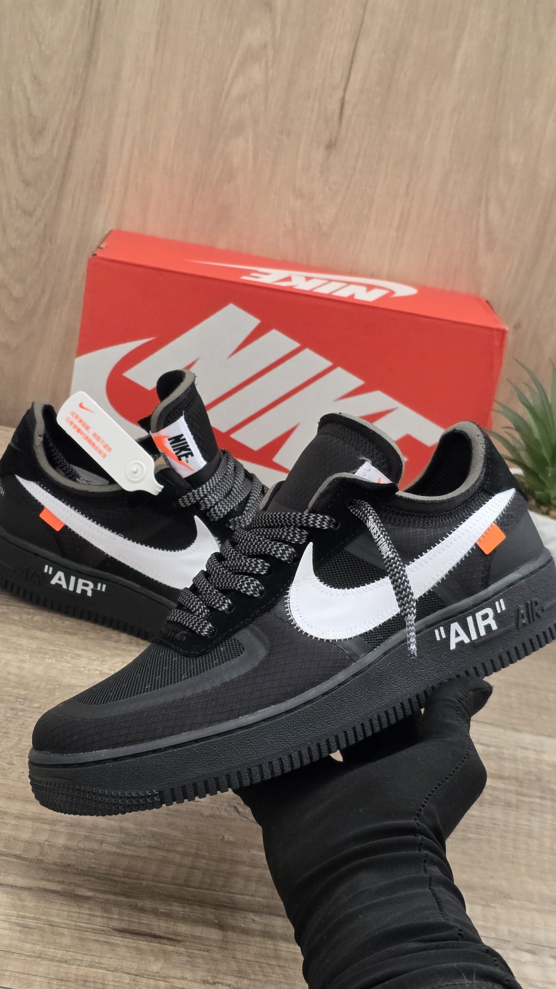 Force off White negra