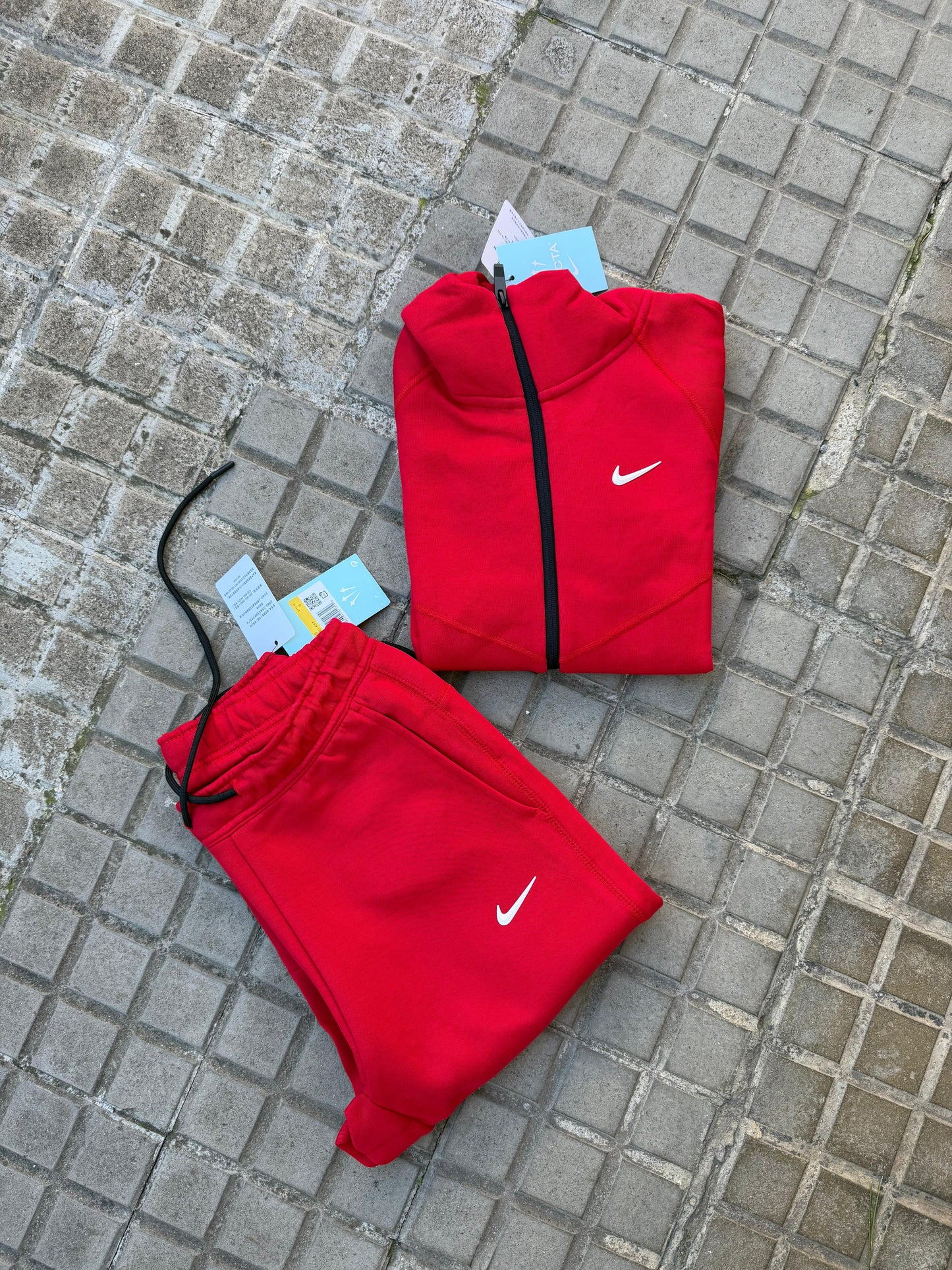 Nike tech rojo logo blanco x NOCTA