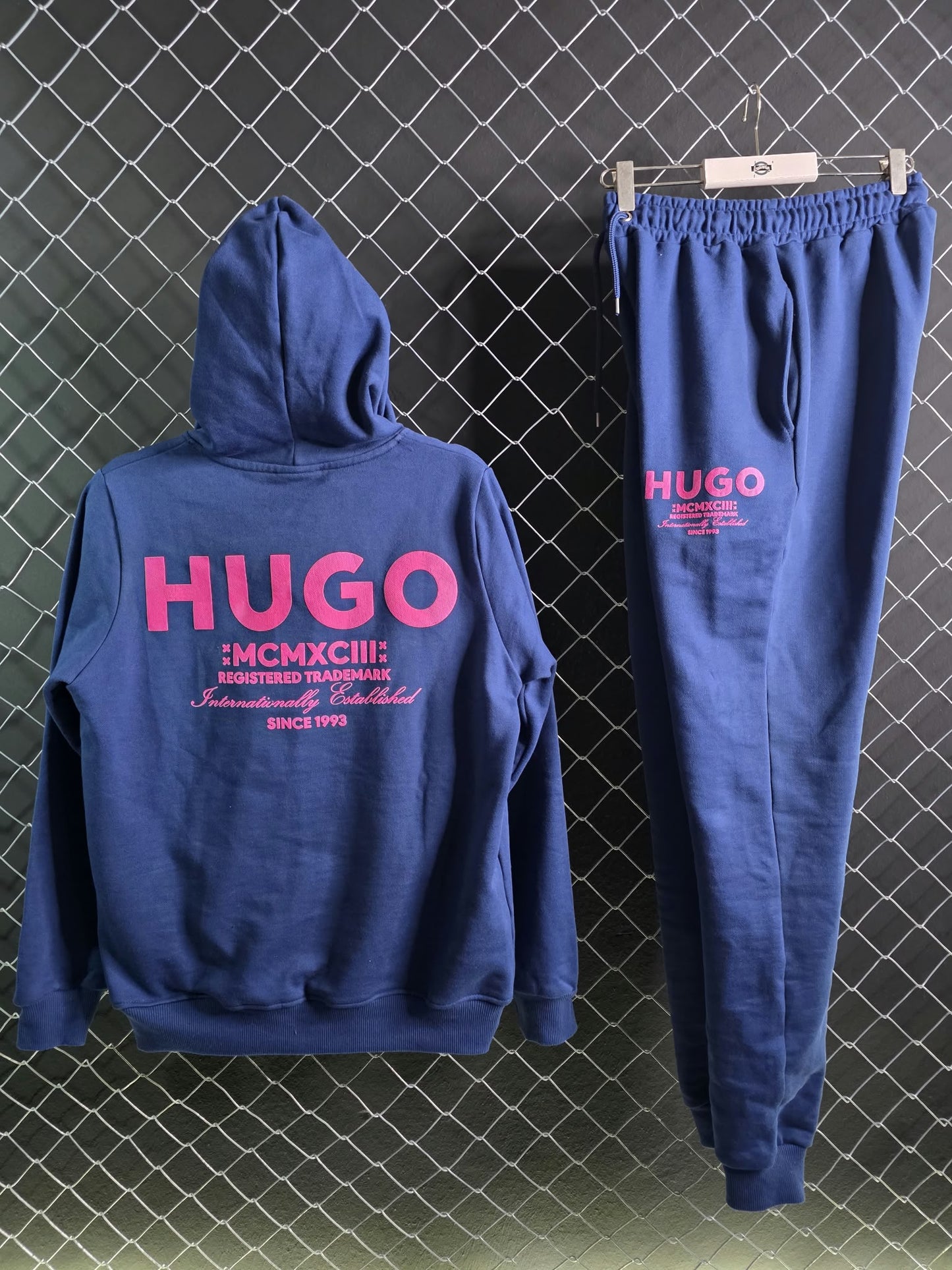 Chandal HUGO BOSS azul marino logo rosa
