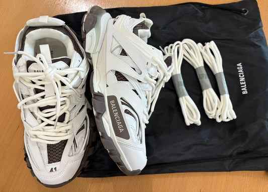 Balenciaga triple S blancas detalles marrones