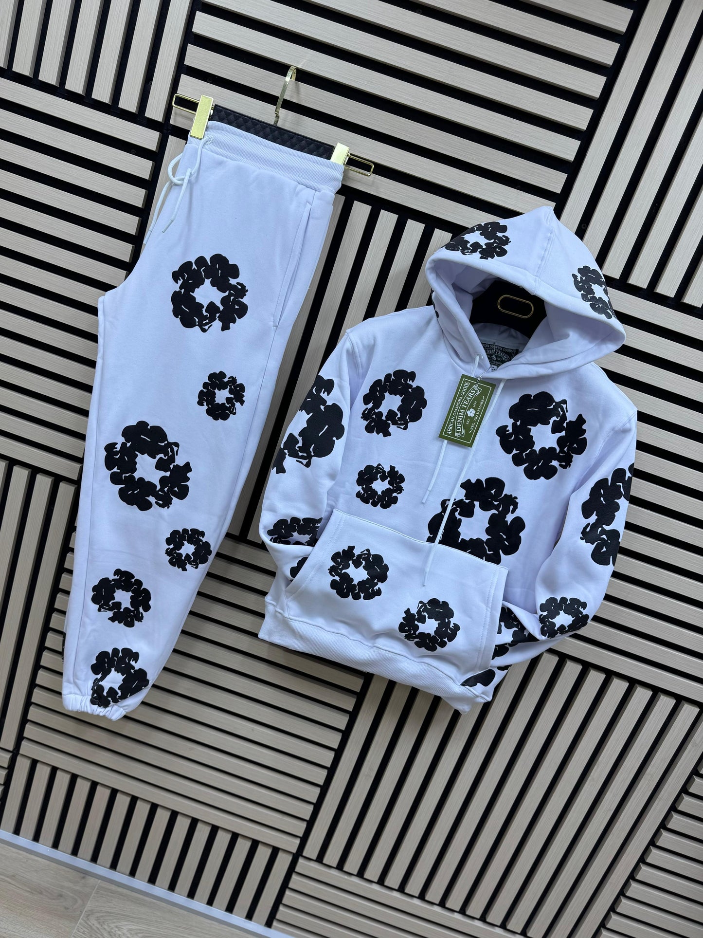 Chandal denim tears blanco logos negros