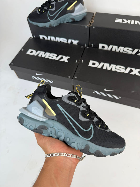 Nike react vision negras logo azul detalles dorados
