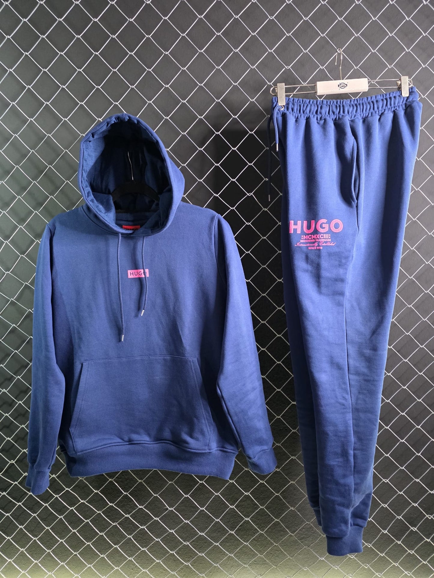 Chandal HUGO BOSS azul marino logo rosa