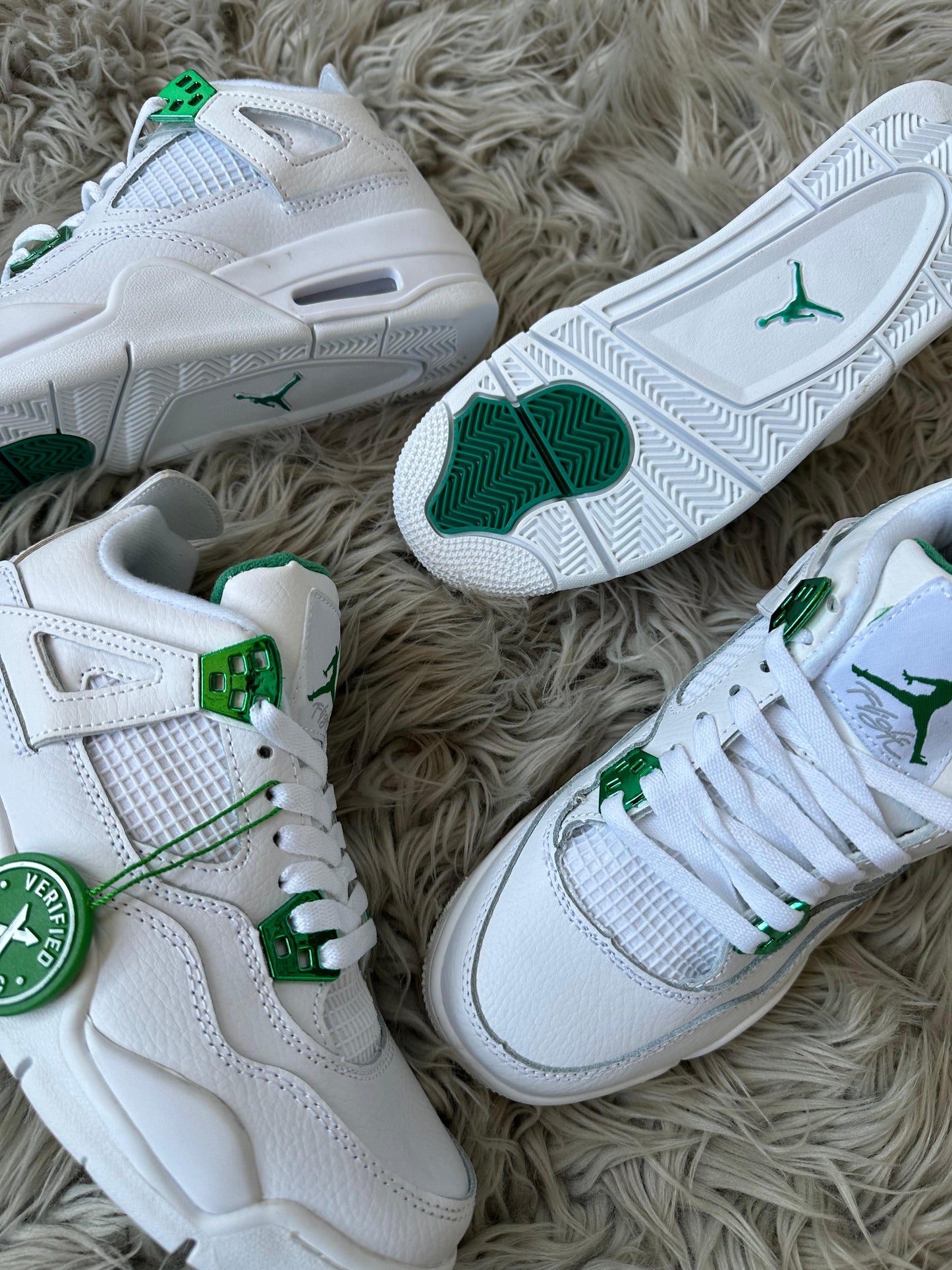 Jordan 4 blancas detalles verdes