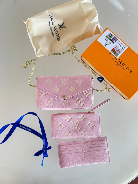 Pack LV rosa detalles dorados logo blanco