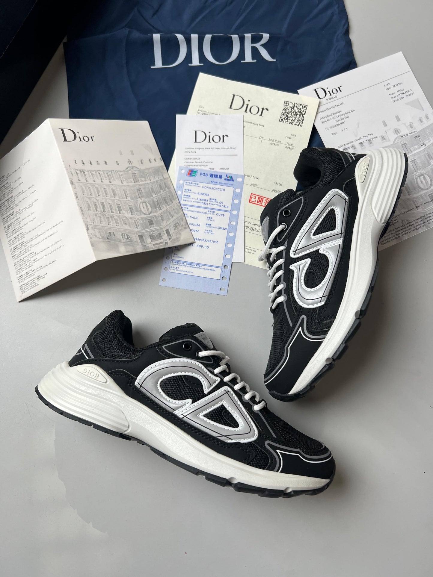 Dior B30 negras y blancas logo gris detalles negros