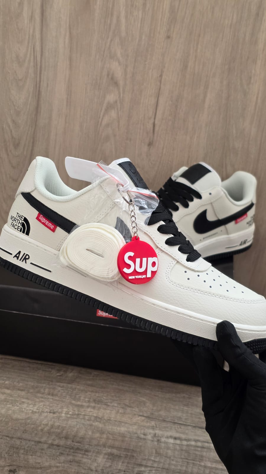 Force blanca logo negro supreme x the north face